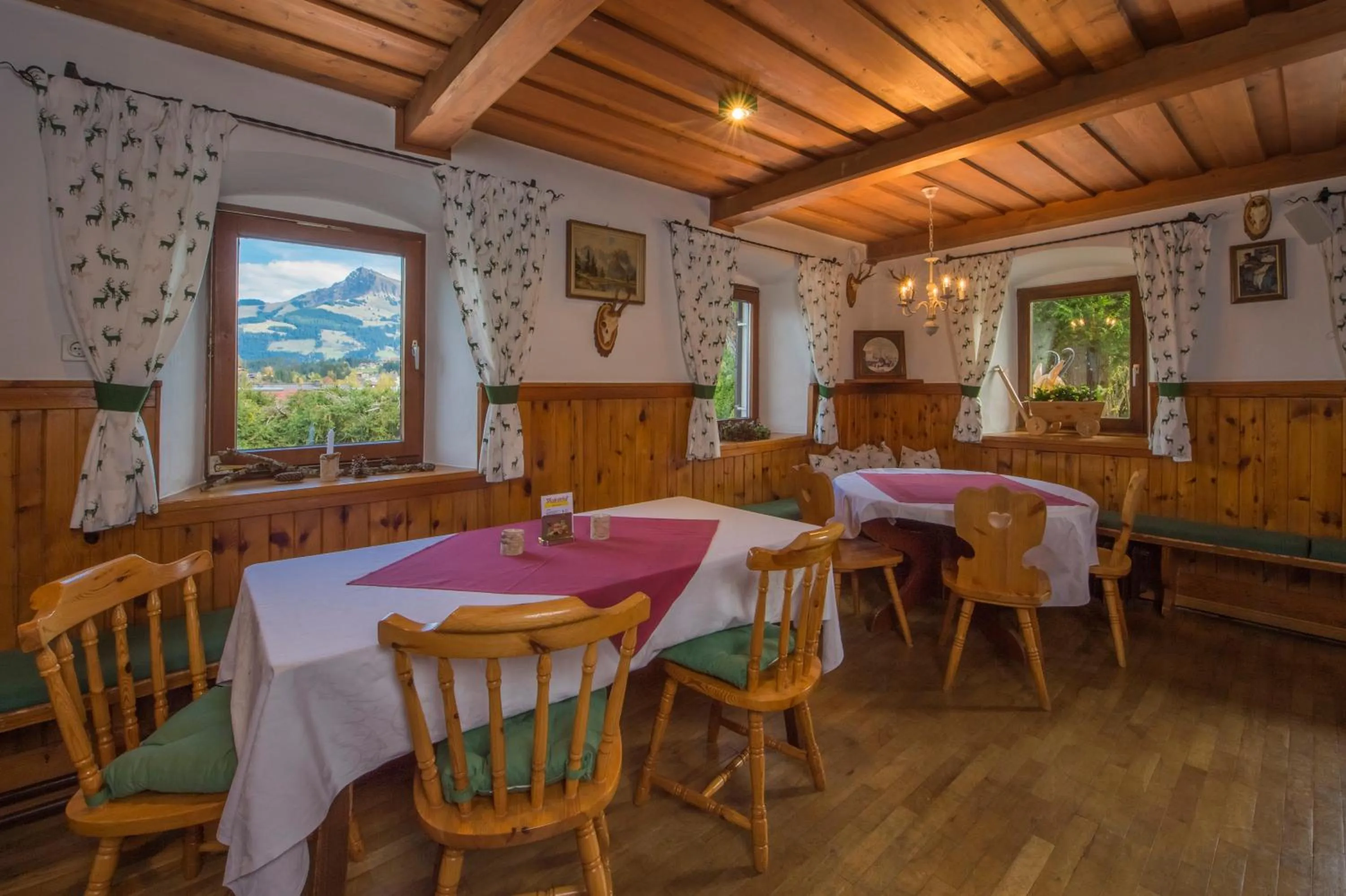 Dining area in Pension Thainerhof