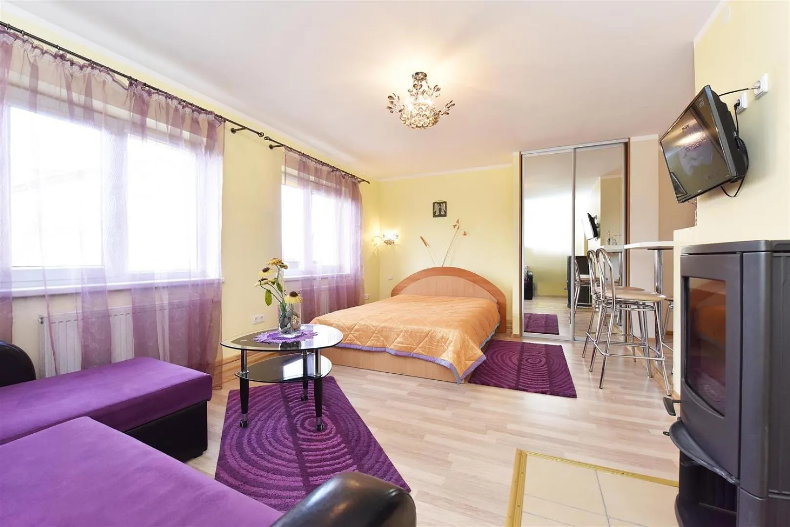 Photo of the whole room, Bed in Almuka