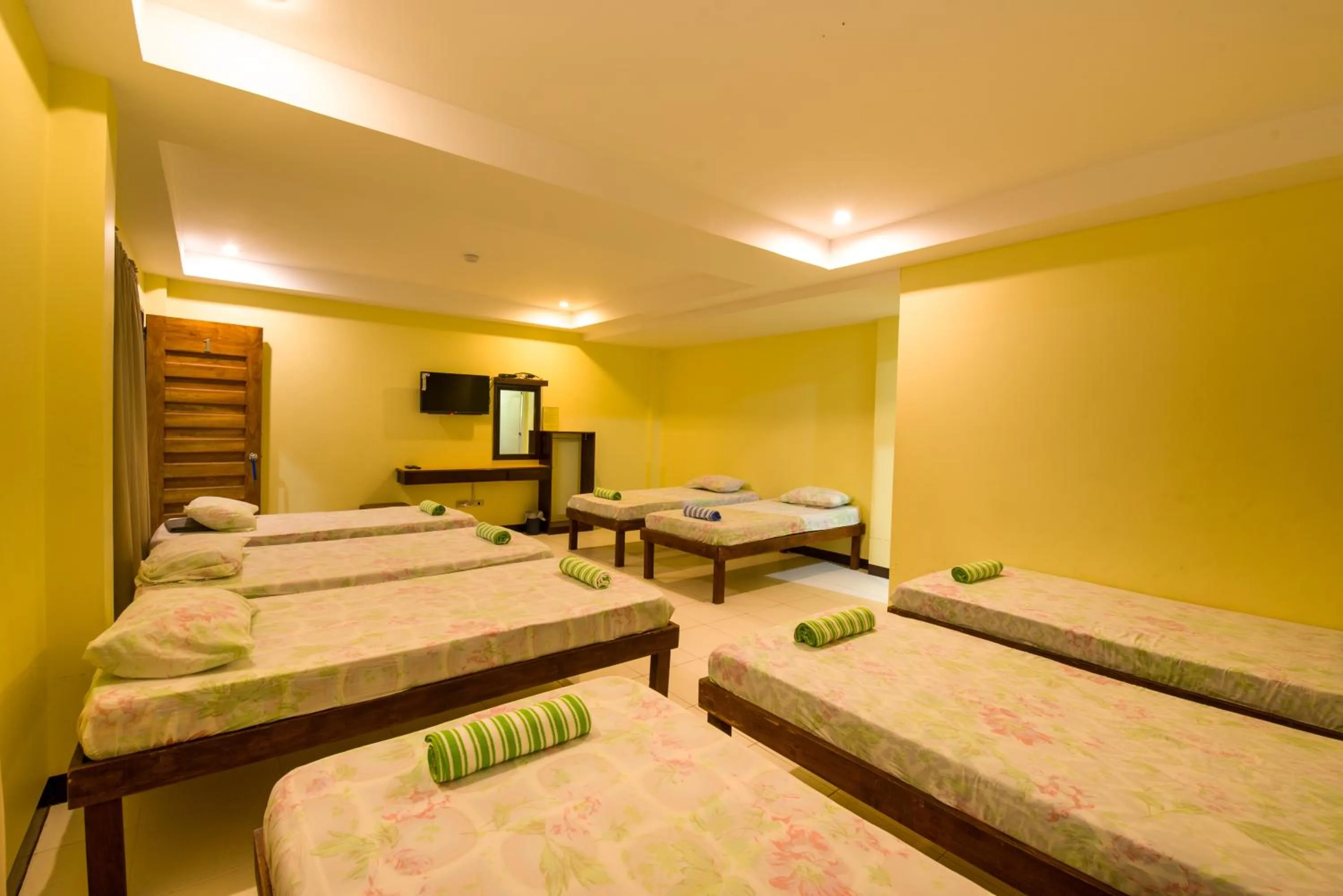 Bed in Greenfields Tourist Inn