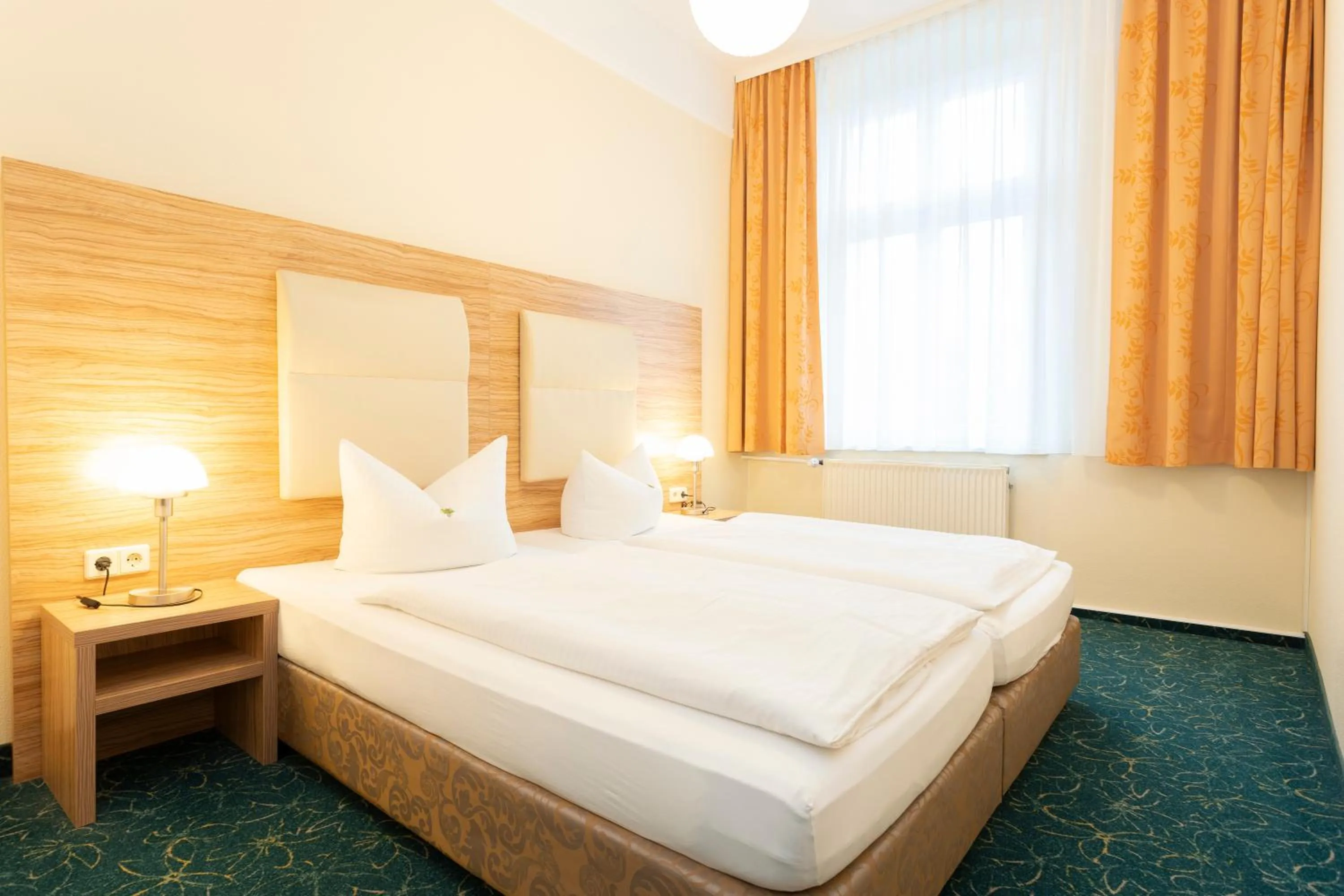 Photo of the whole room, Bed in Palais am Kleistpark