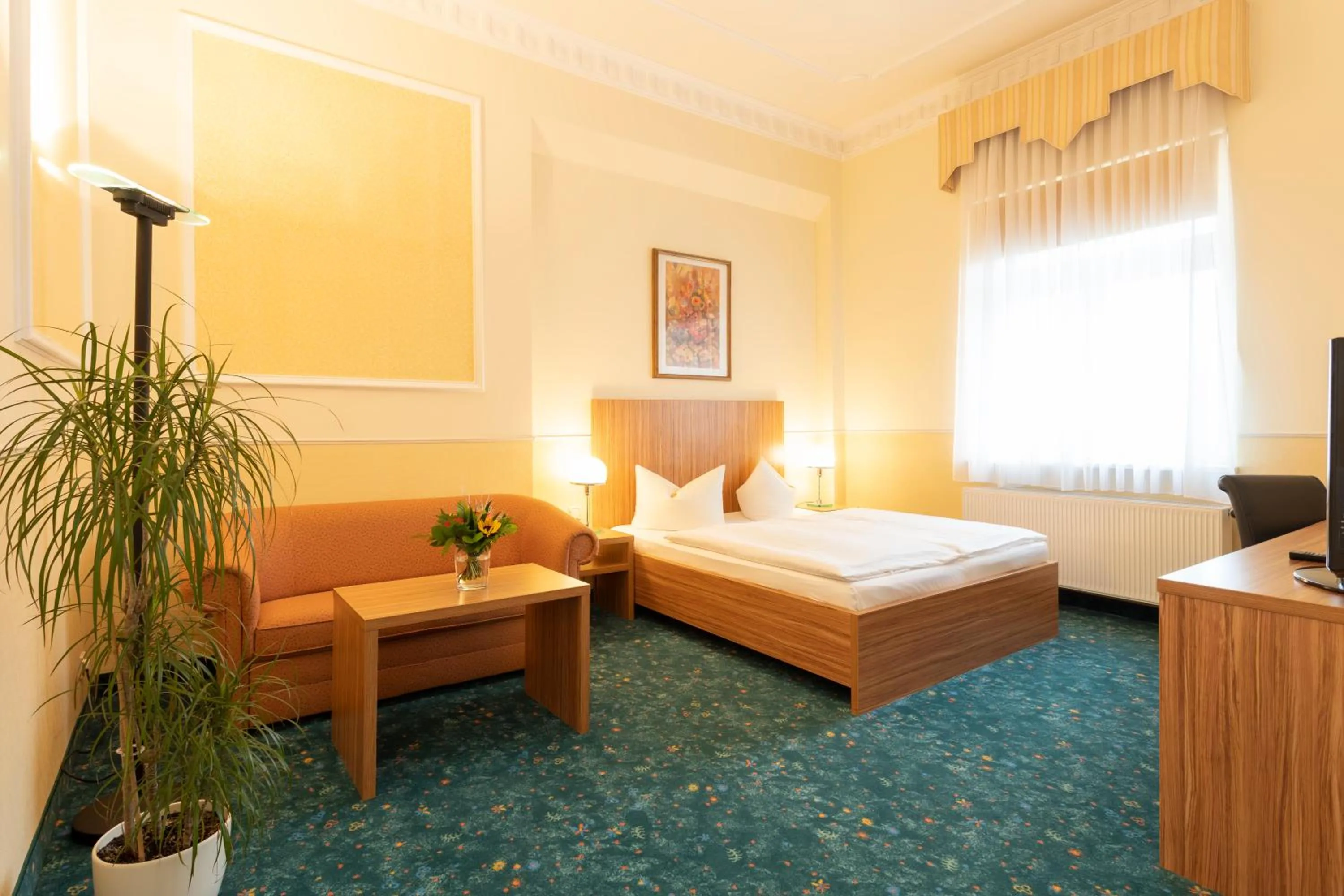 Photo of the whole room, Bed in Palais am Kleistpark