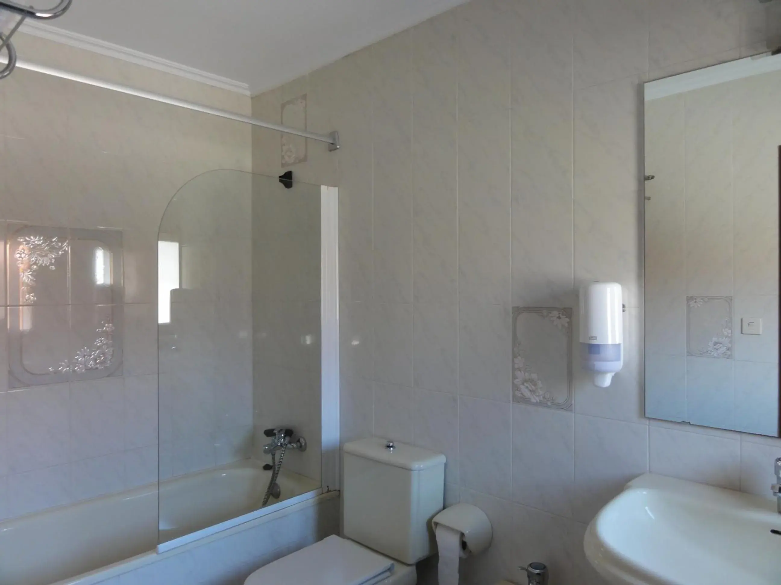 Triple Room with Private Bathroom in Pensión San Jorge Triple Room with Private Bathroom in Pensión San Jorge