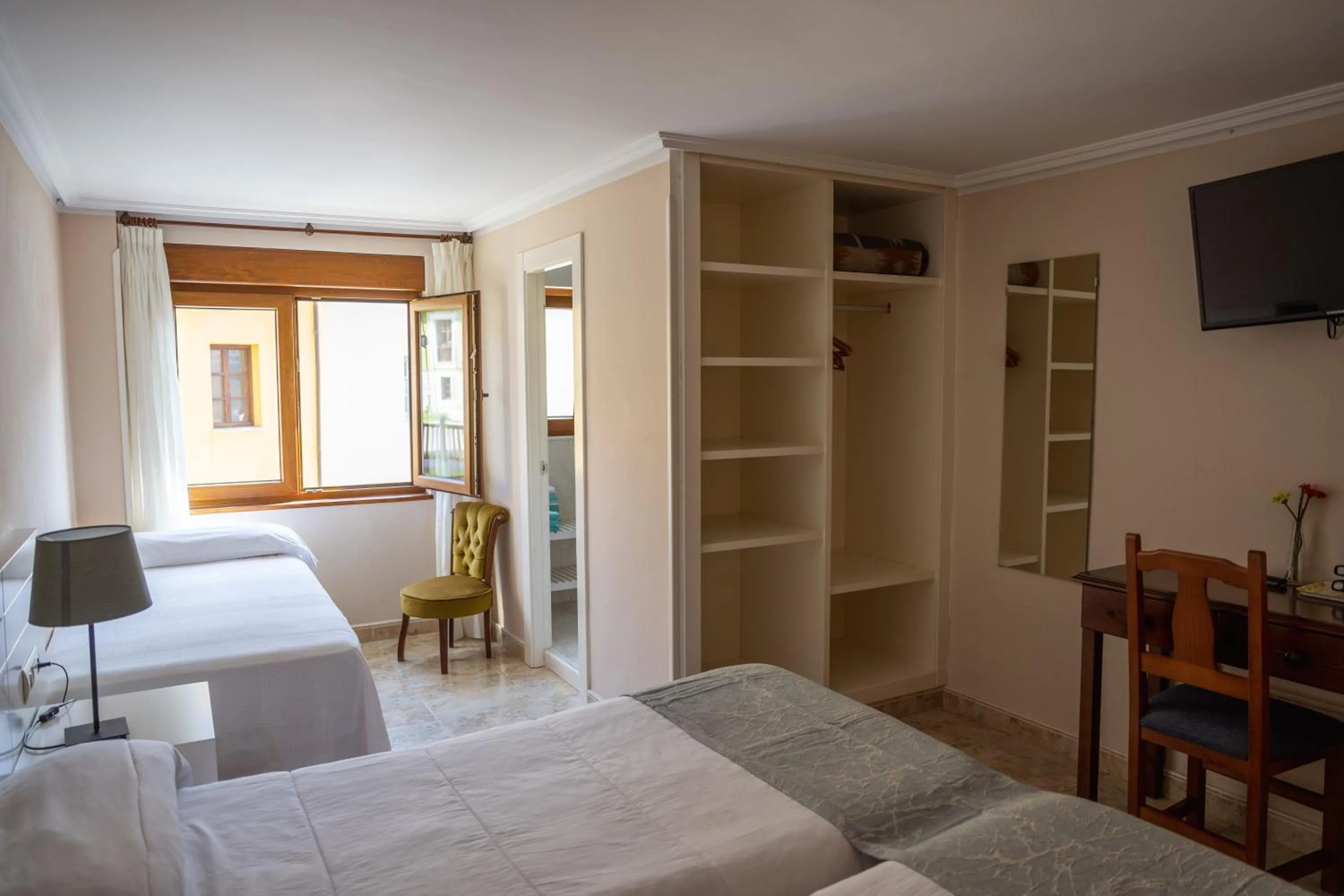 Triple Room with Private Bathroom in Pensión San Jorge