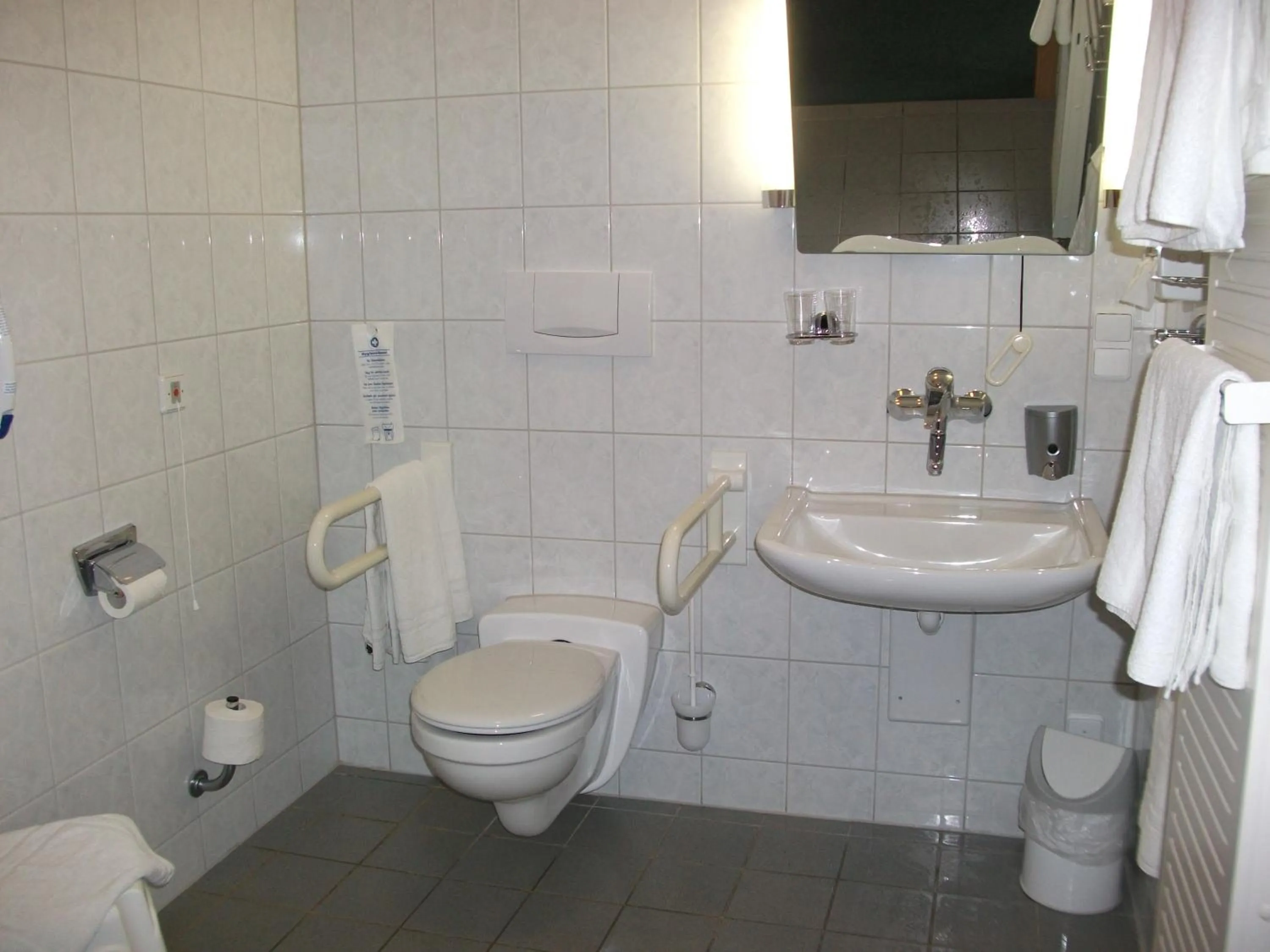 Bathroom in Hotel Am Wald -GARNI-