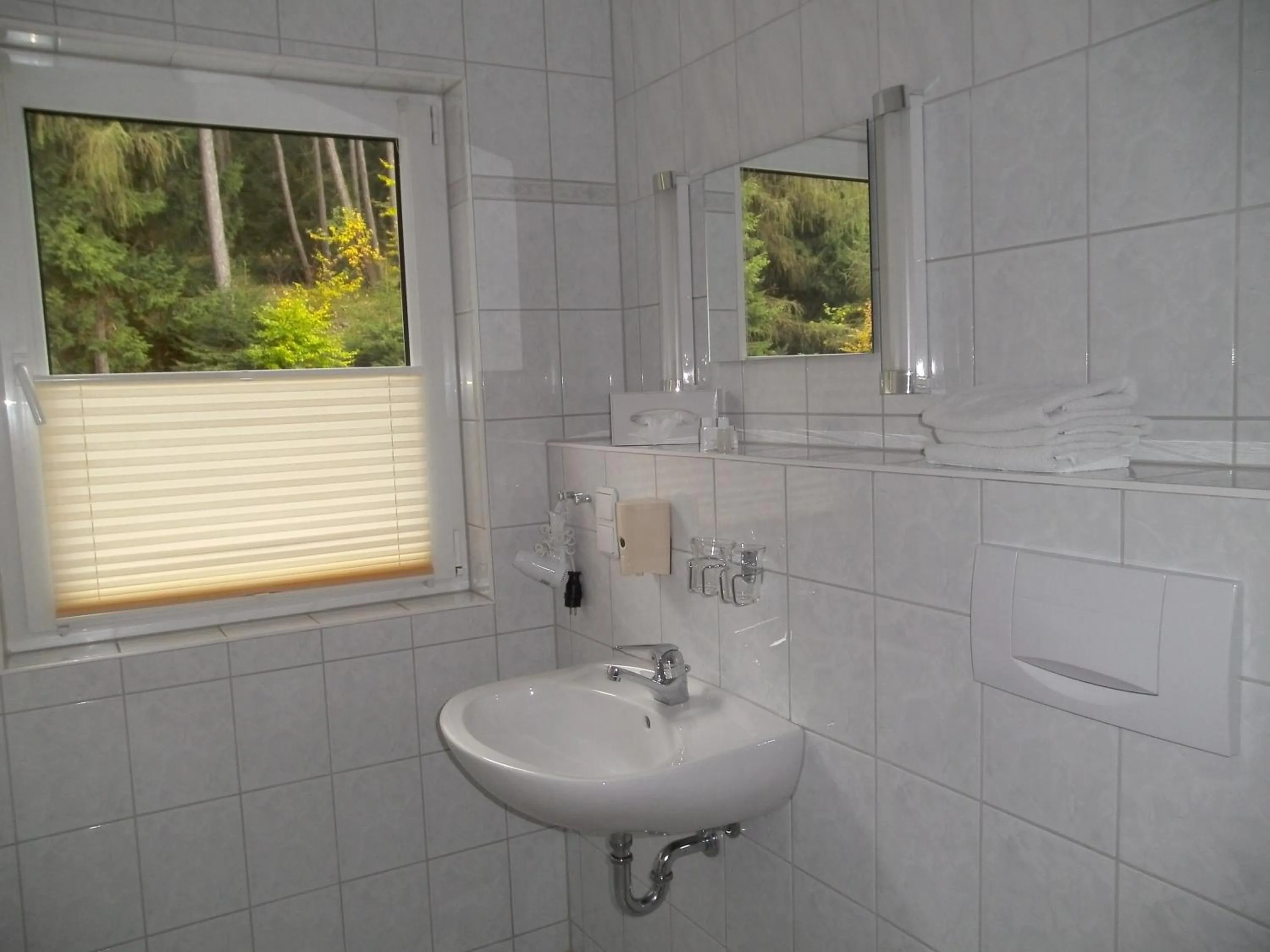 Bathroom in Hotel Am Wald -GARNI-