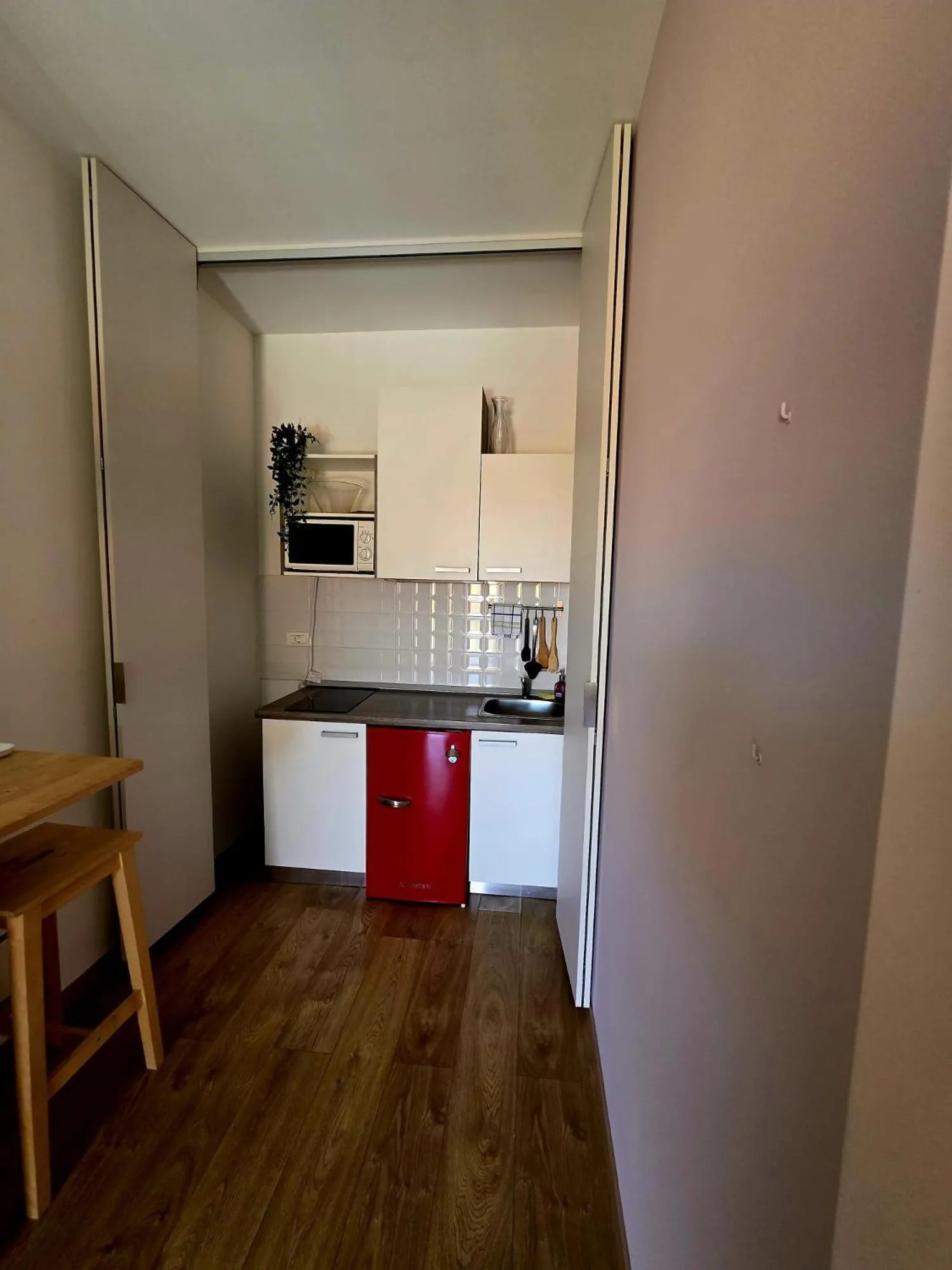 Kitchen or kitchenette in Guverna New City Accommodation