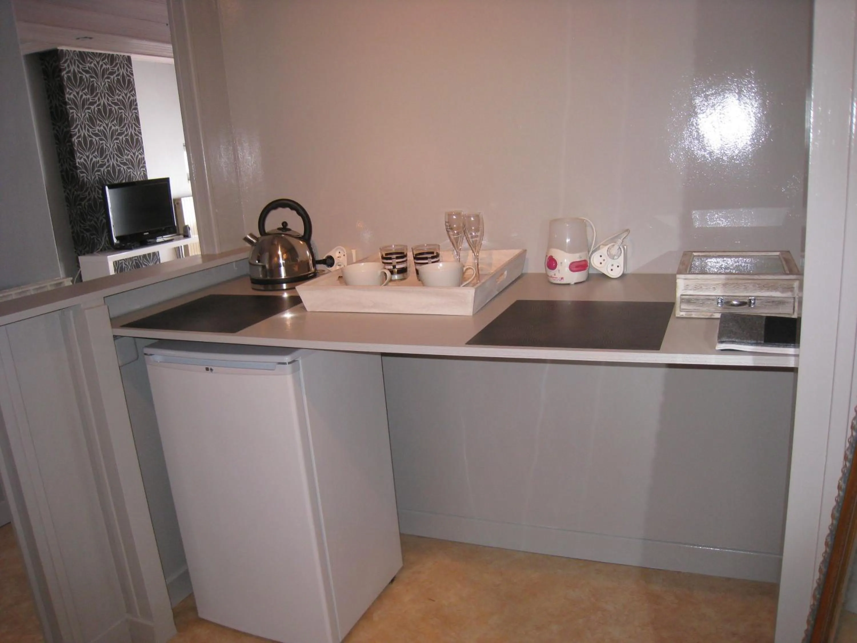 Coffee/tea facilities in La Chambre D'amis LA COSTIGNIERES