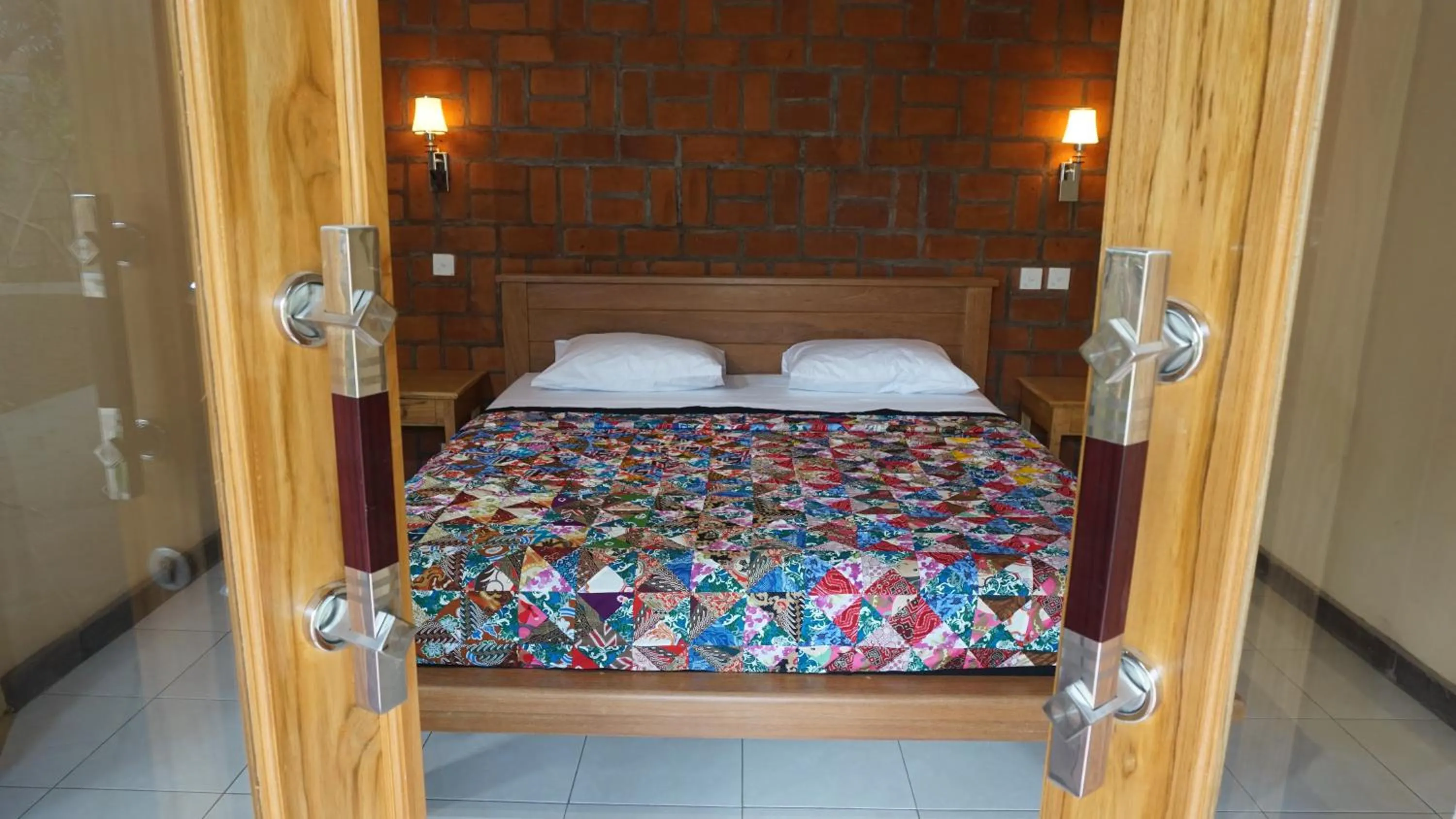 Photo of the whole room, Bed in Biorock Homestay & Dive Center Pemuteran