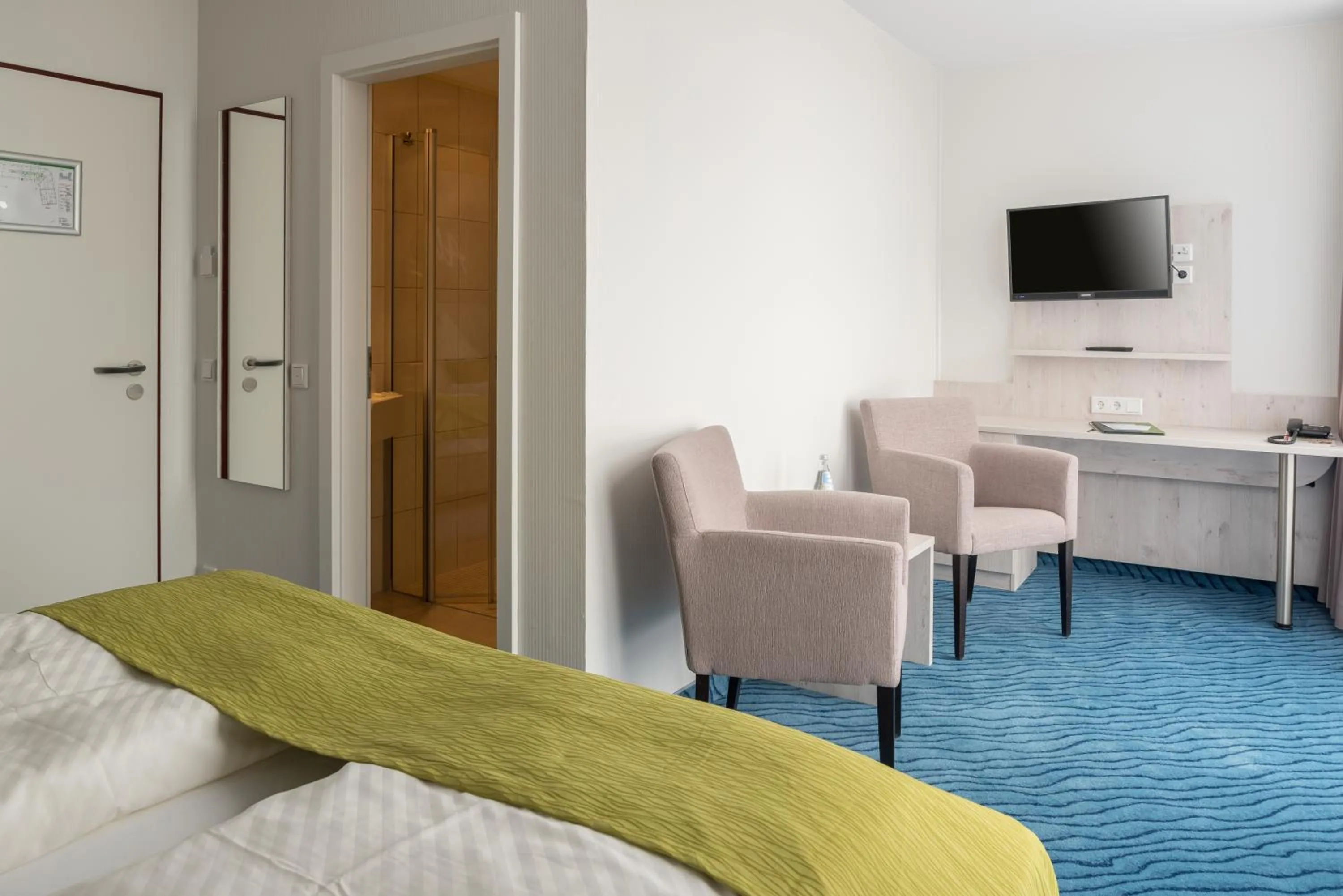 Photo of the whole room, Bed in Inselhotel Rote Erde