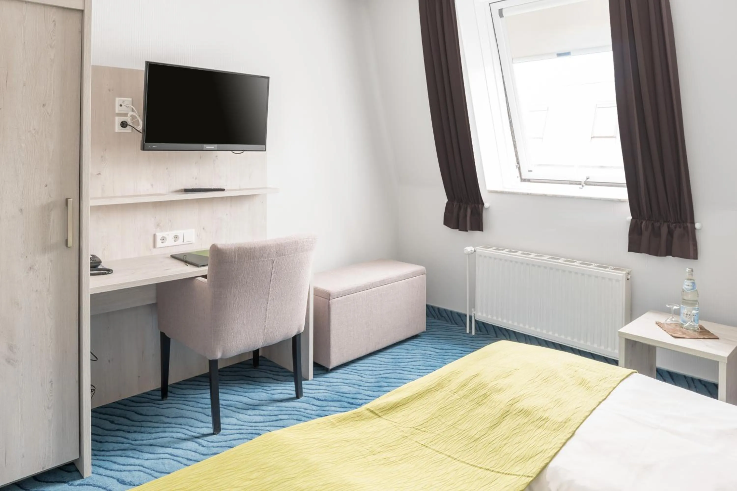 Photo of the whole room, Bed in Inselhotel Rote Erde