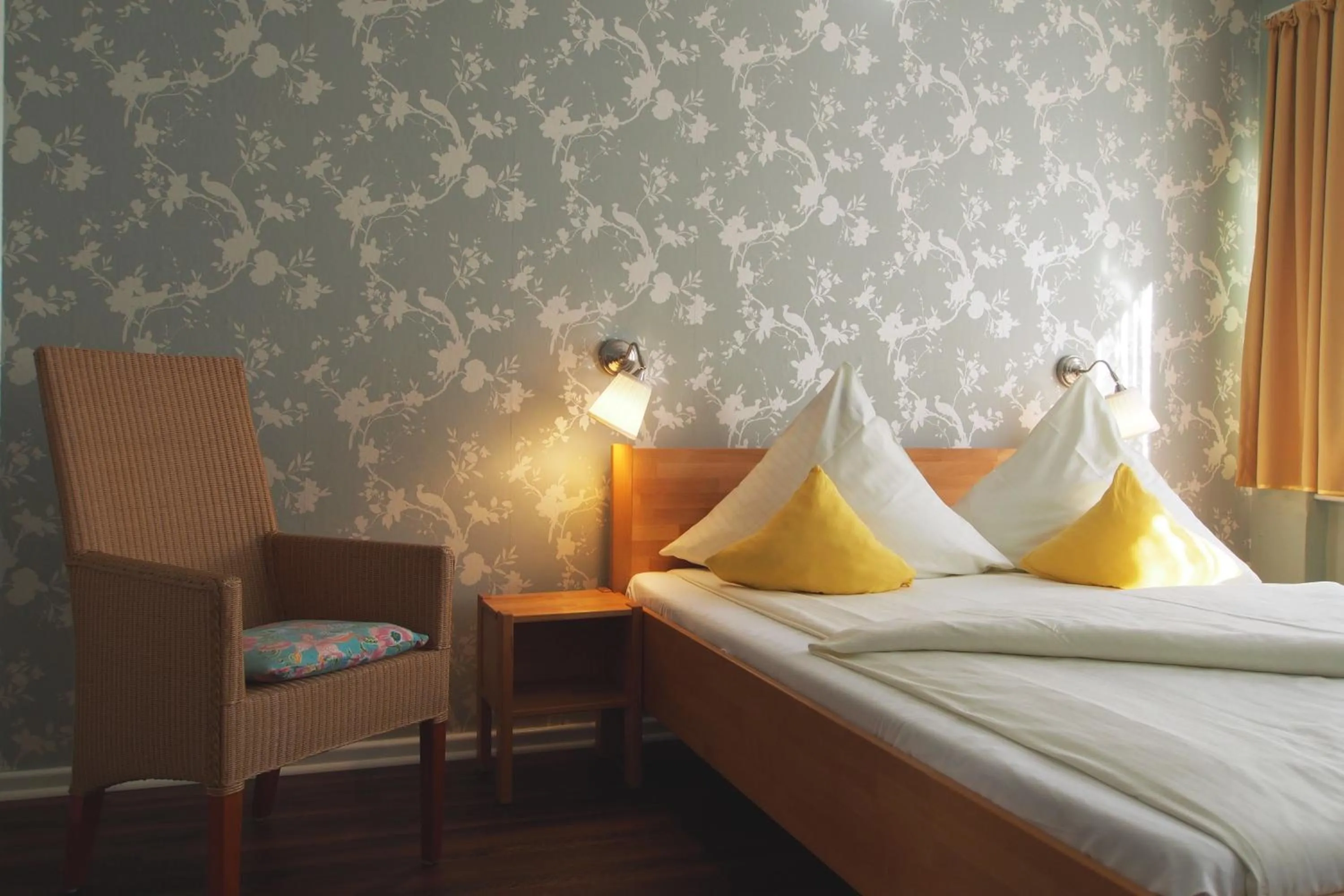 Photo of the whole room, Bed in GastHaus Hotel Bremen