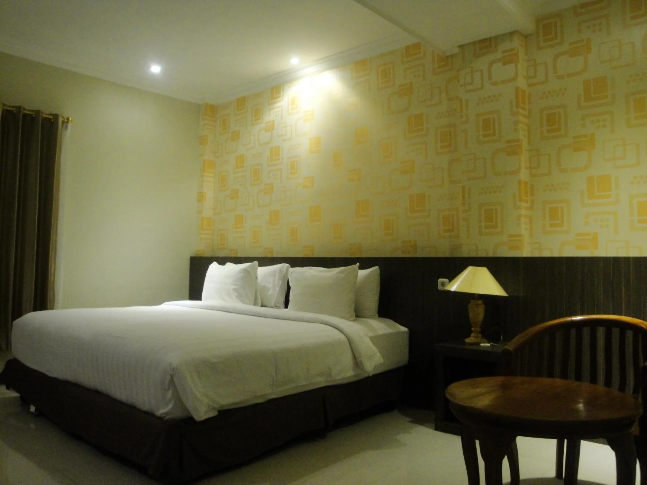 Bed in Sylvia Hotel Budget