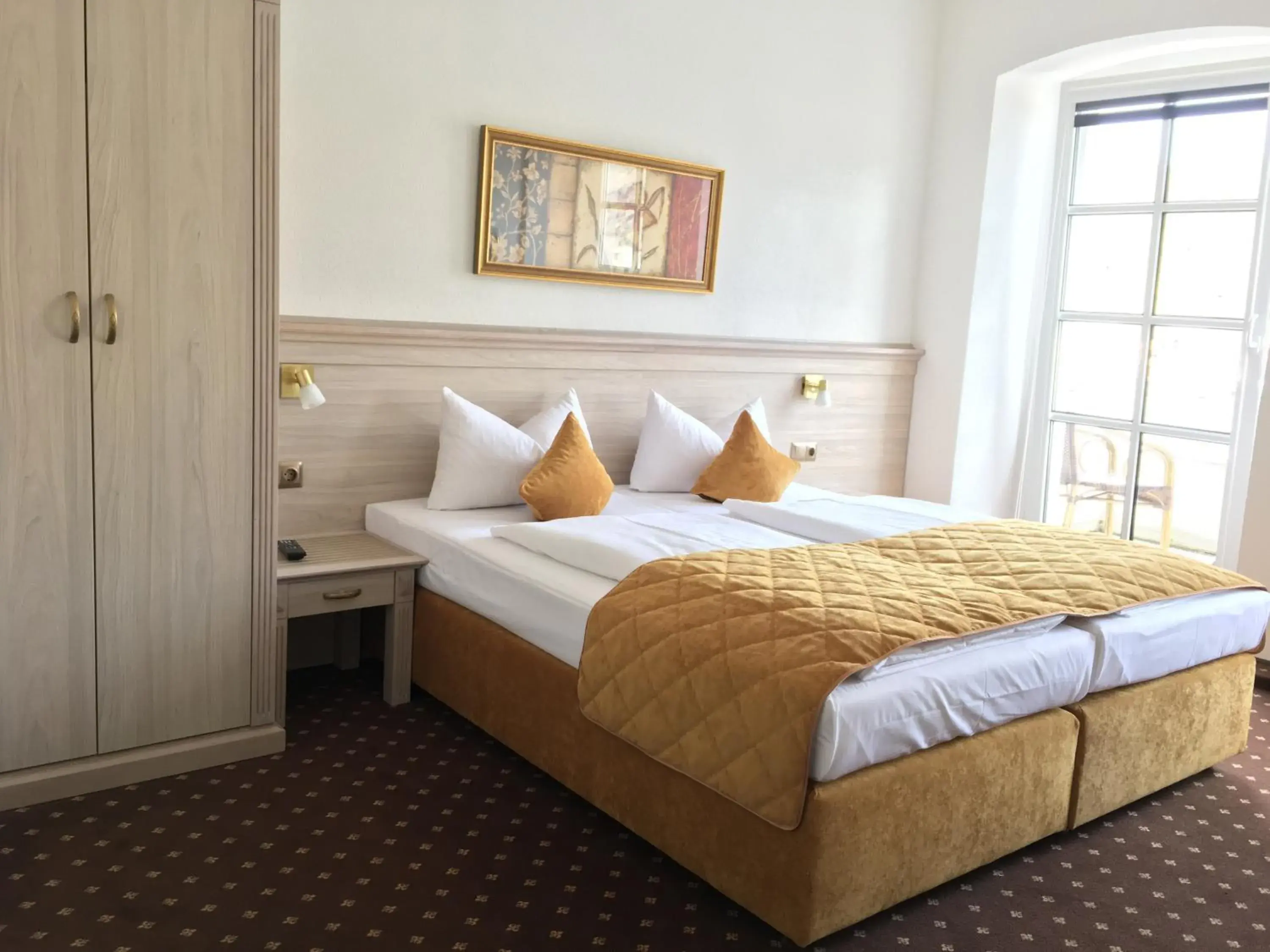 Classic Double Room with Balcony - single occupancy in Rheinhotel St. Goar Classic Double Room with Balcony - single occupancy in Rheinhotel St. Goar
