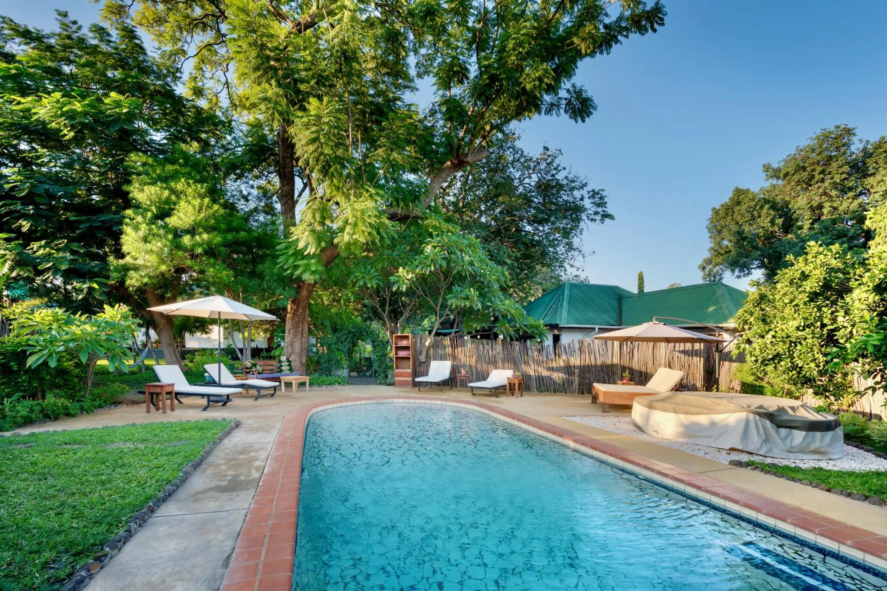 Swimming pool in Kamunjila Lodge