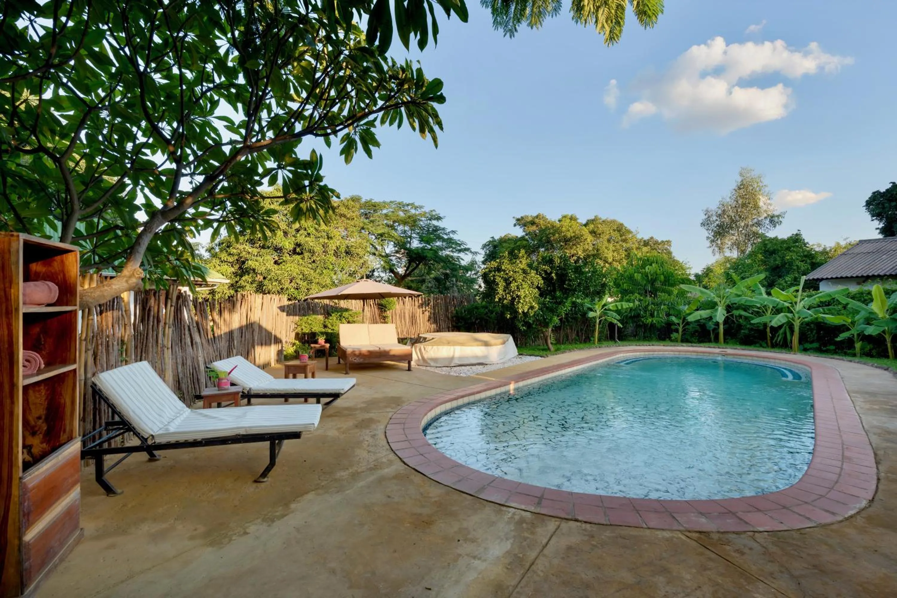 Swimming pool in Kamunjila Lodge