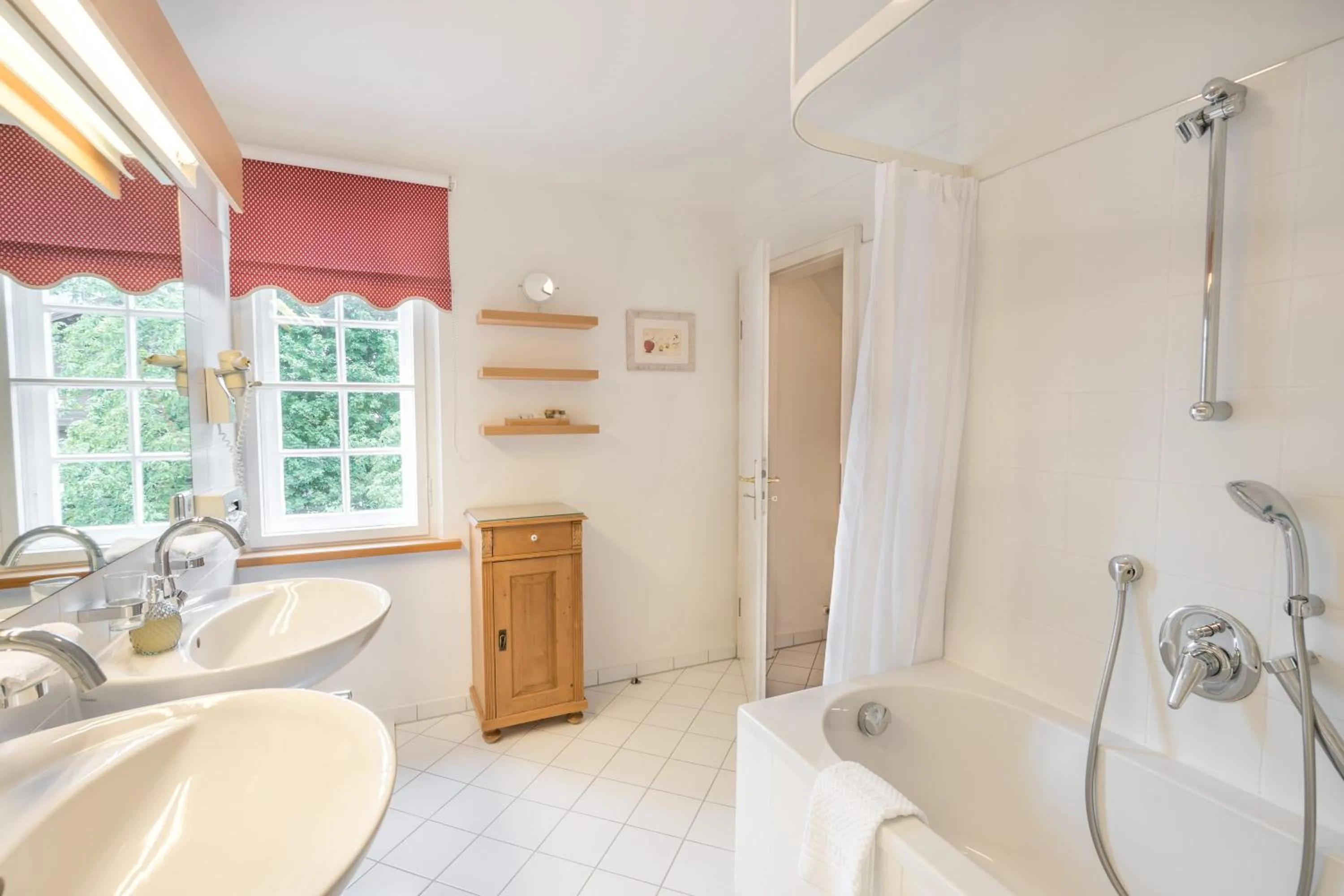 Toilet in Geldernhaus Hotel garni