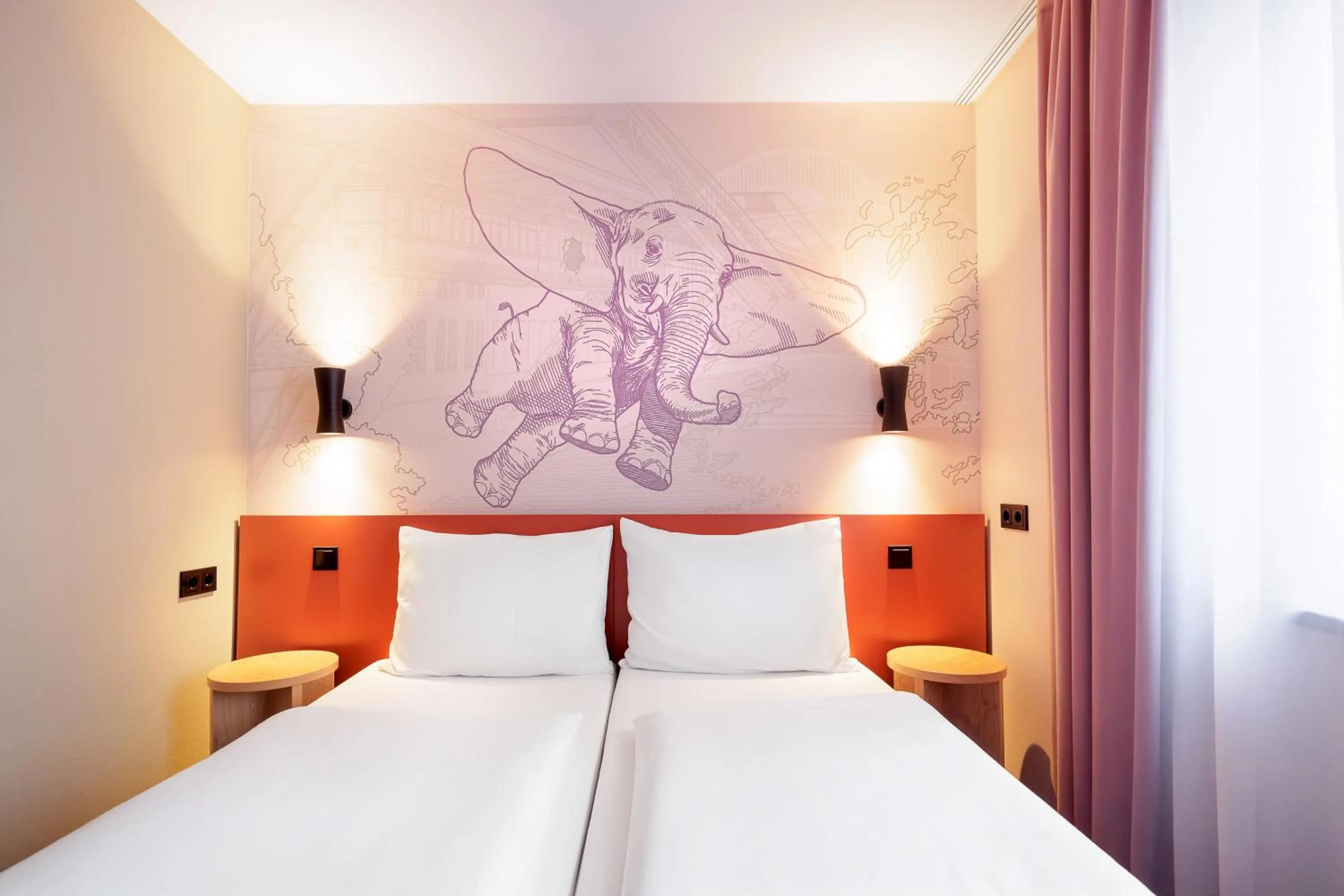Bed in McDreams Hotel Wuppertal City