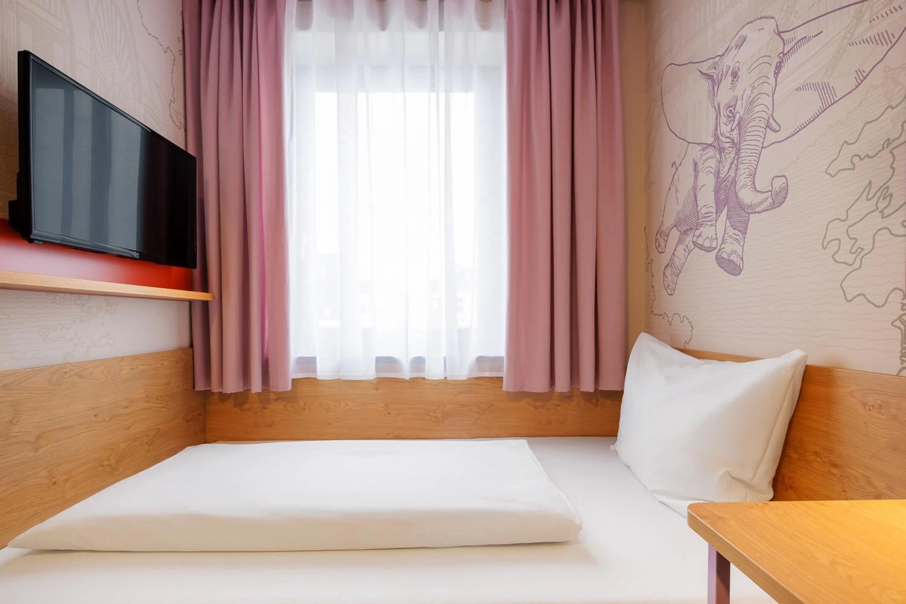 Bed in McDreams Hotel Wuppertal City