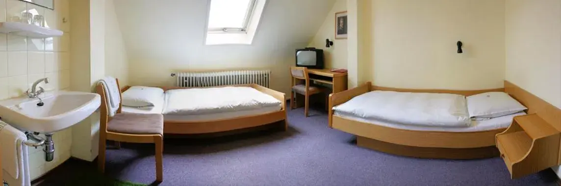 Double or Twin Room with Shared Bathroom in Hallway in Pension Keinath Double or Twin Room with Shared Bathroom in Hallway in Pension Keinath