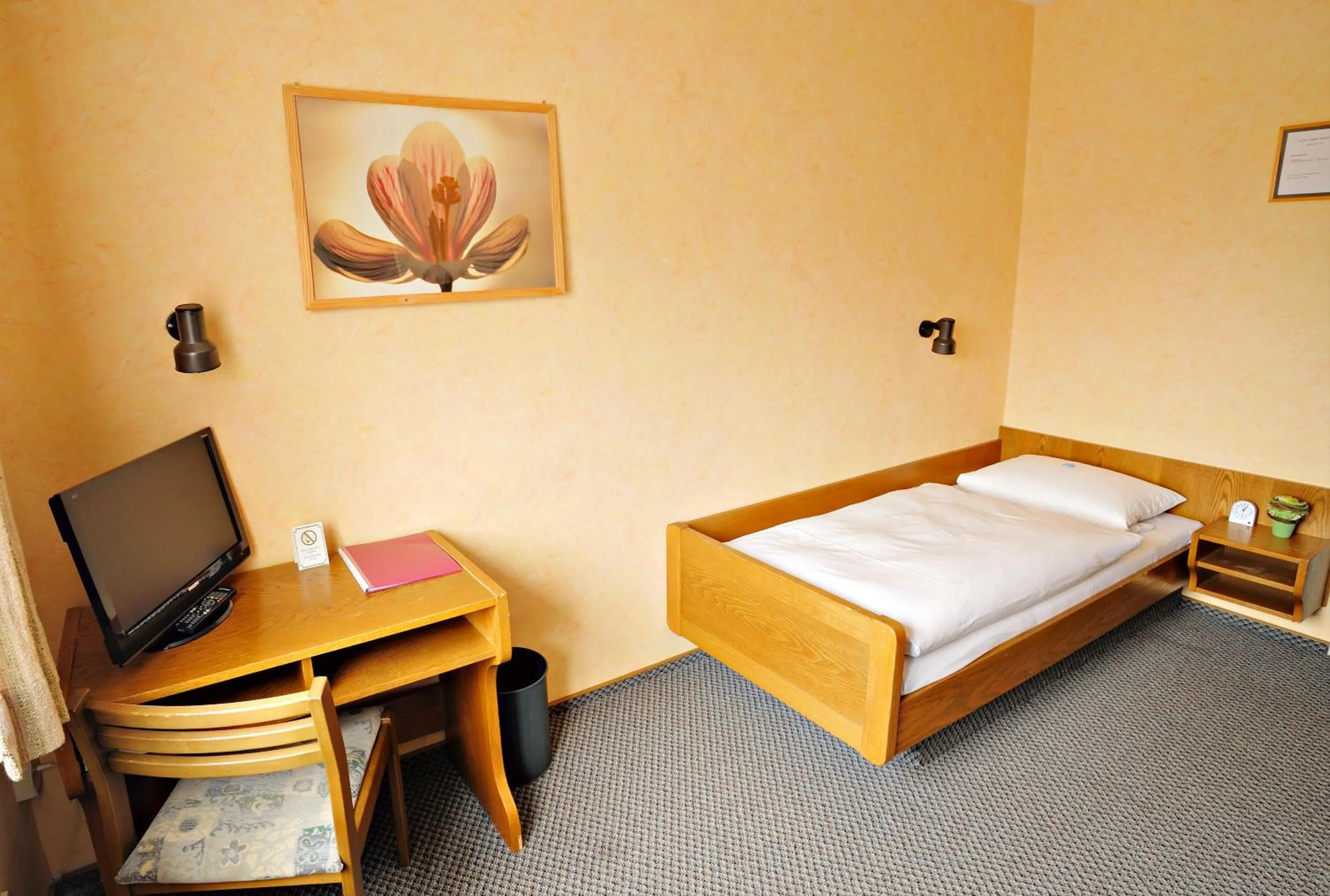 Photo of the whole room, Bed in Pension Keinath
