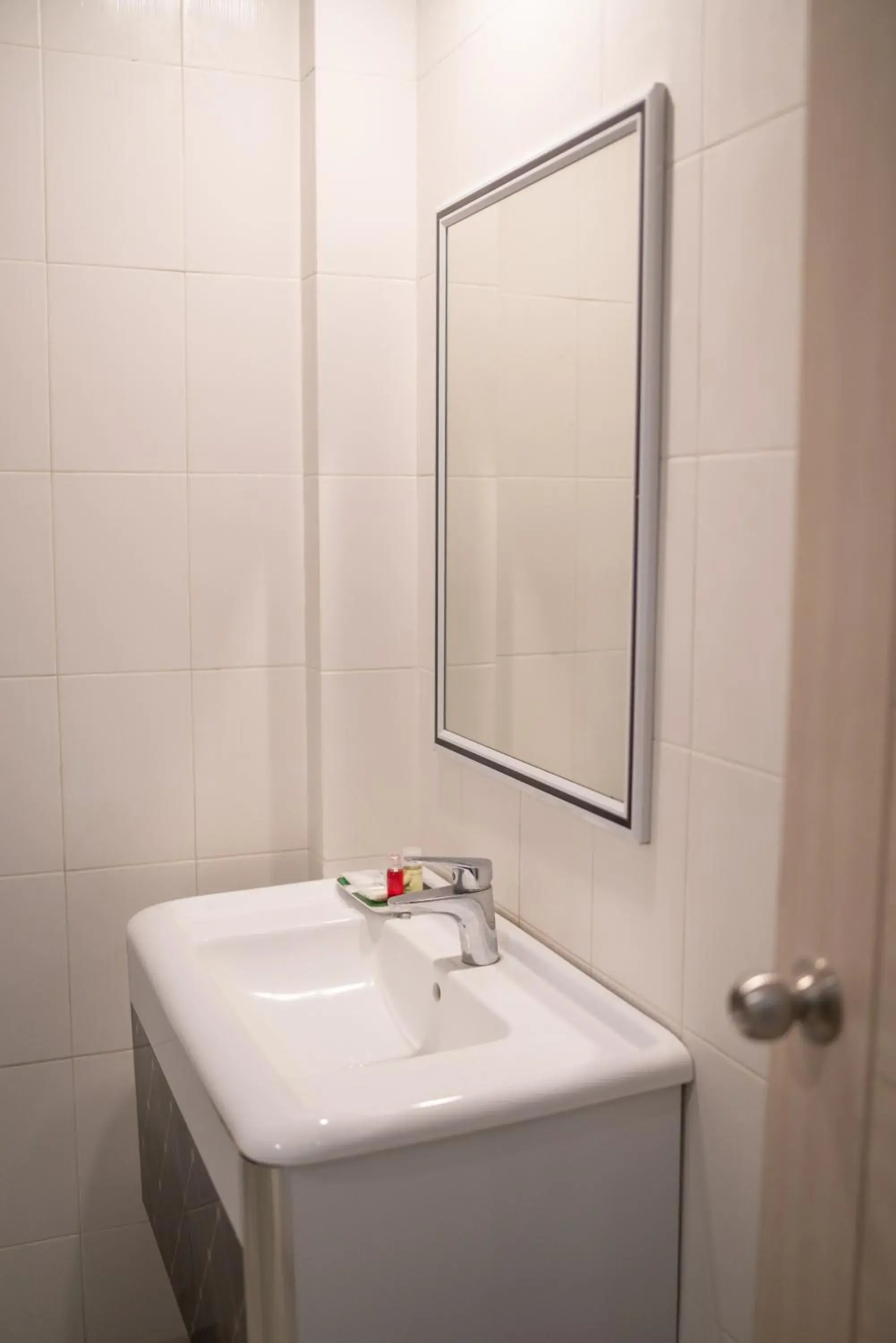 Bathroom in Sun Sea Sand Patong Bathroom in Sun Sea Sand Patong