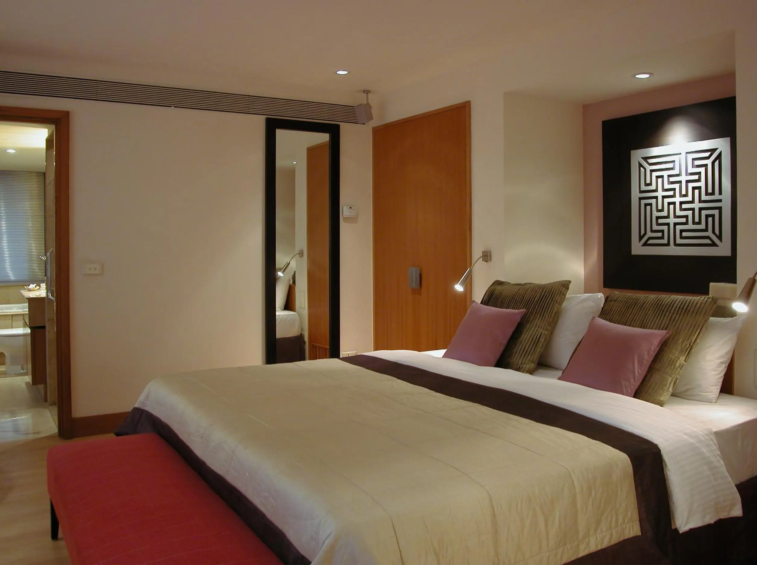 Bed in Taj Wellington Mews, Mumbai