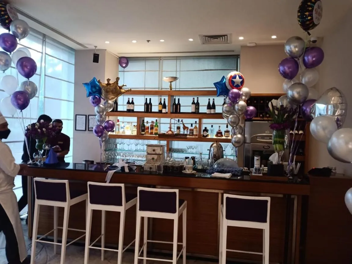 Lounge or bar in Taj Wellington Mews, Mumbai