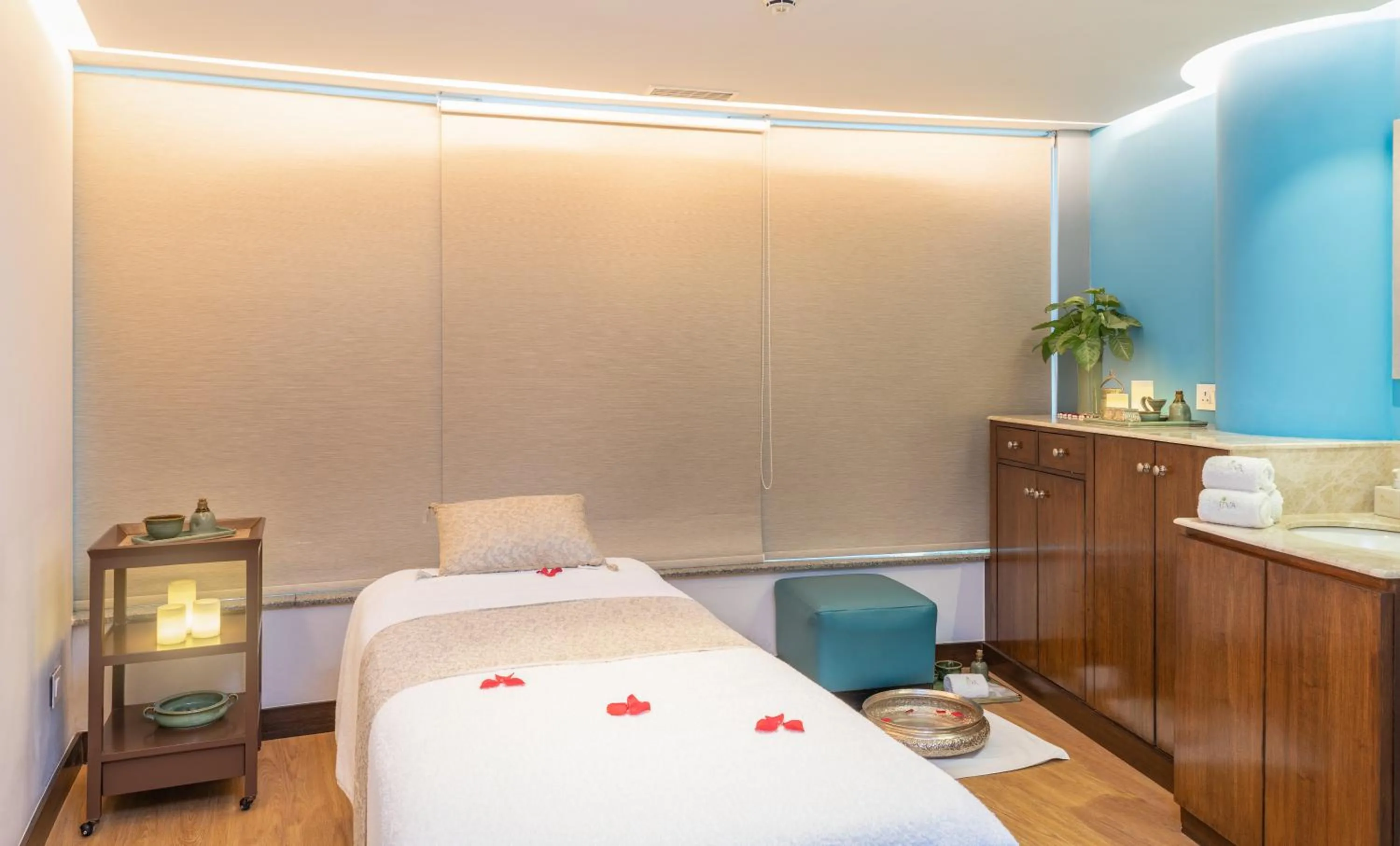 Spa and wellness centre/facilities, Bed in Taj Wellington Mews, Mumbai