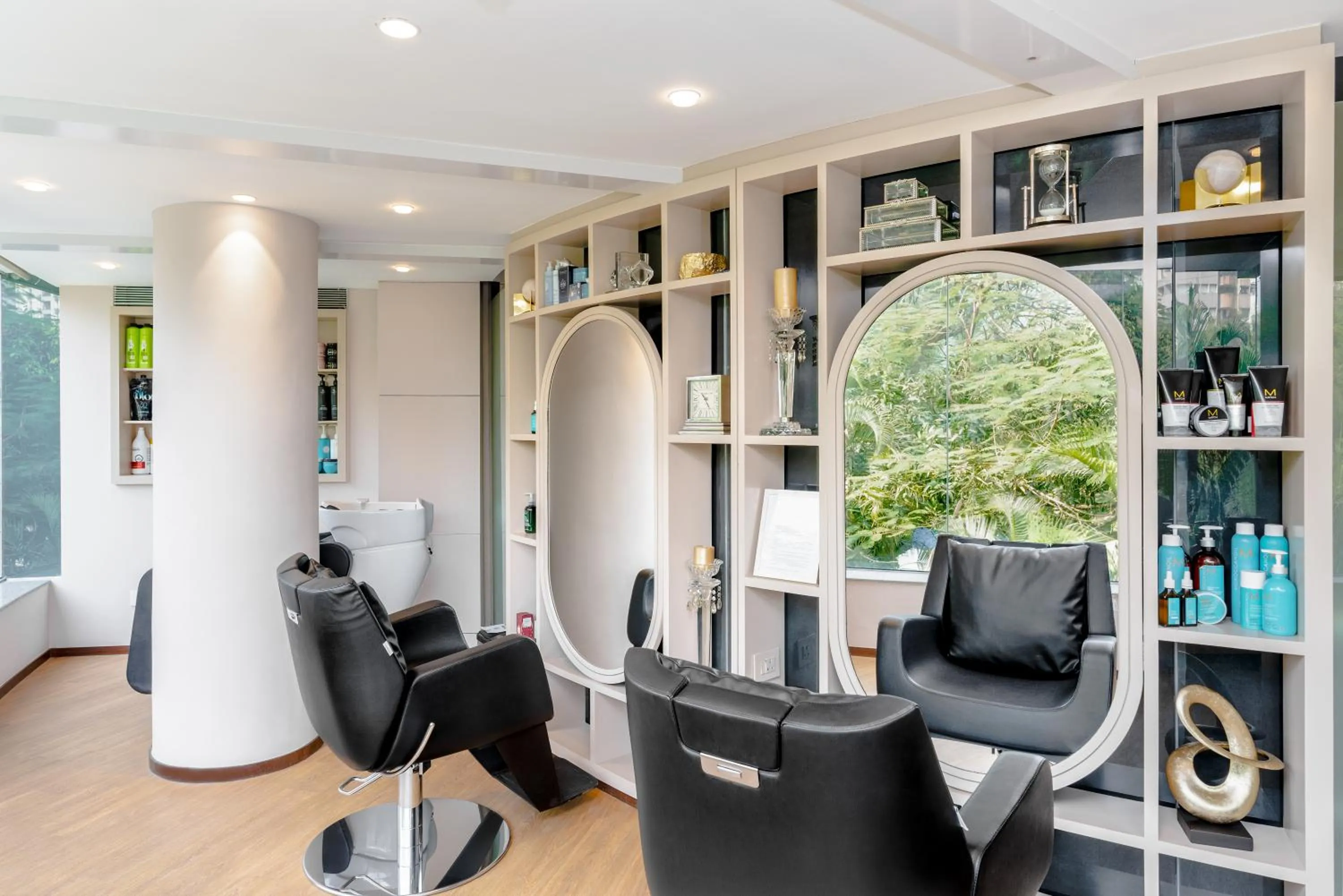 hair dryier in Taj Wellington Mews, Mumbai
