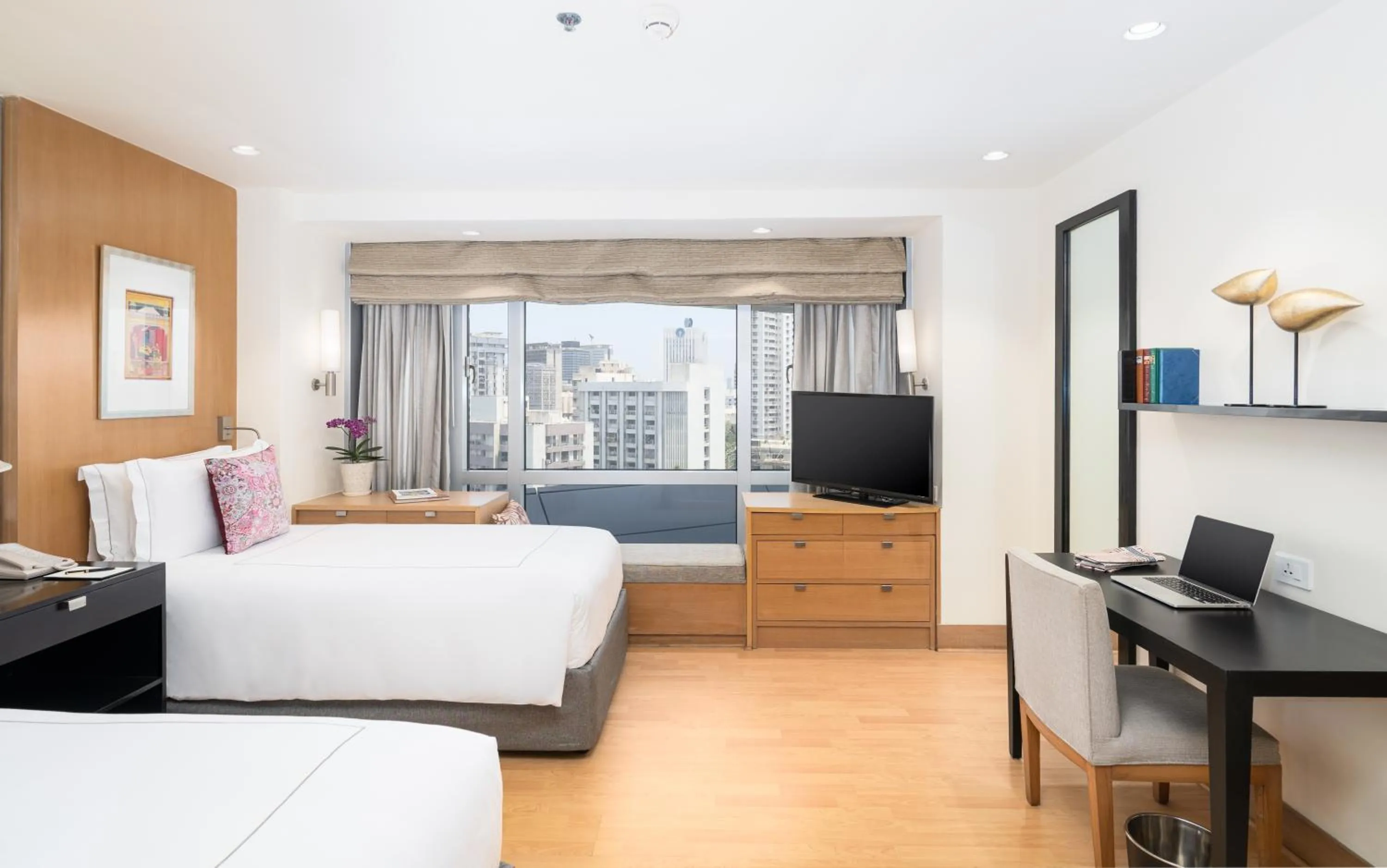 Bedroom, Bed in Taj Wellington Mews, Mumbai