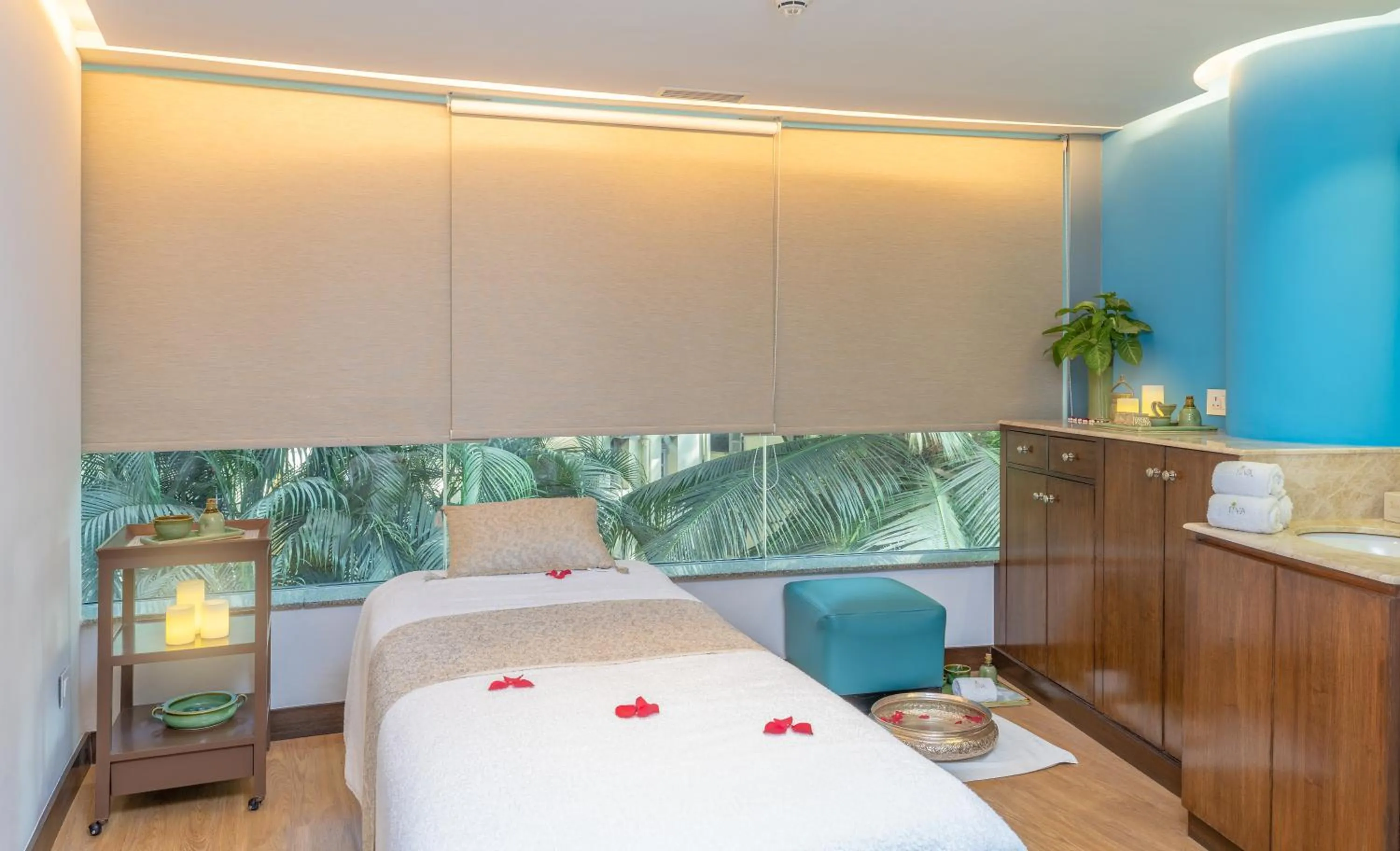 Spa and wellness centre/facilities, Bed in Taj Wellington Mews, Mumbai
