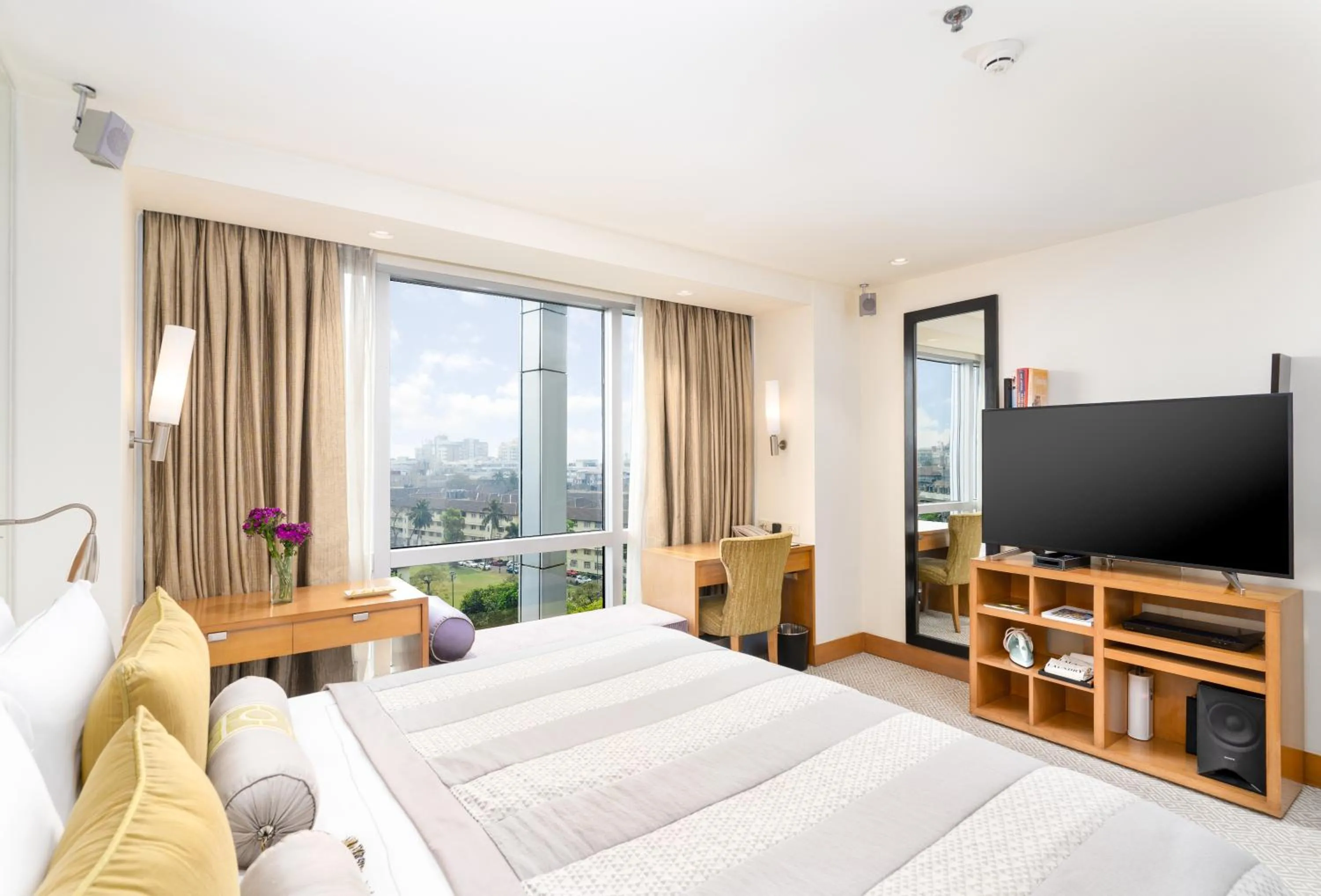 Bed in Taj Wellington Mews, Mumbai