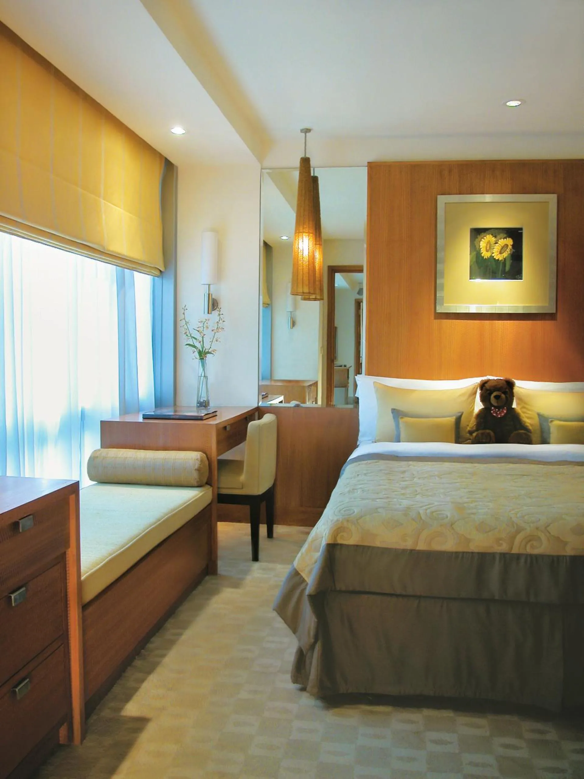 Bedroom, Bed in Taj Wellington Mews, Mumbai