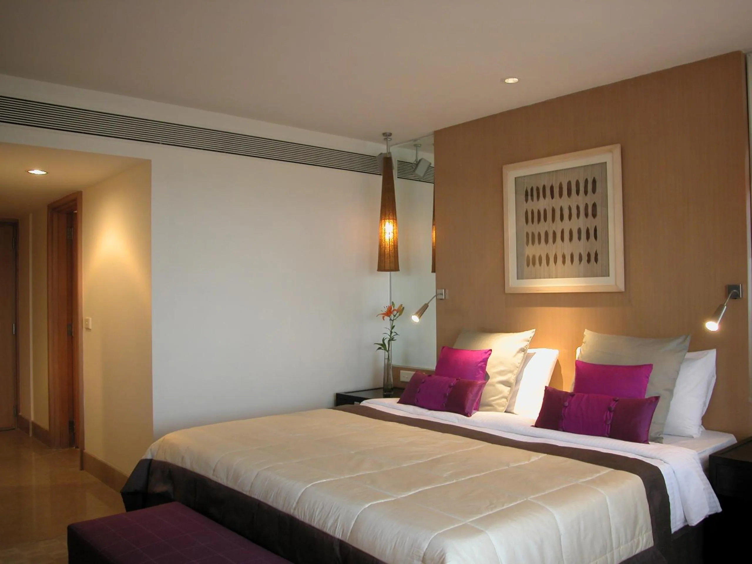Bed in Taj Wellington Mews, Mumbai