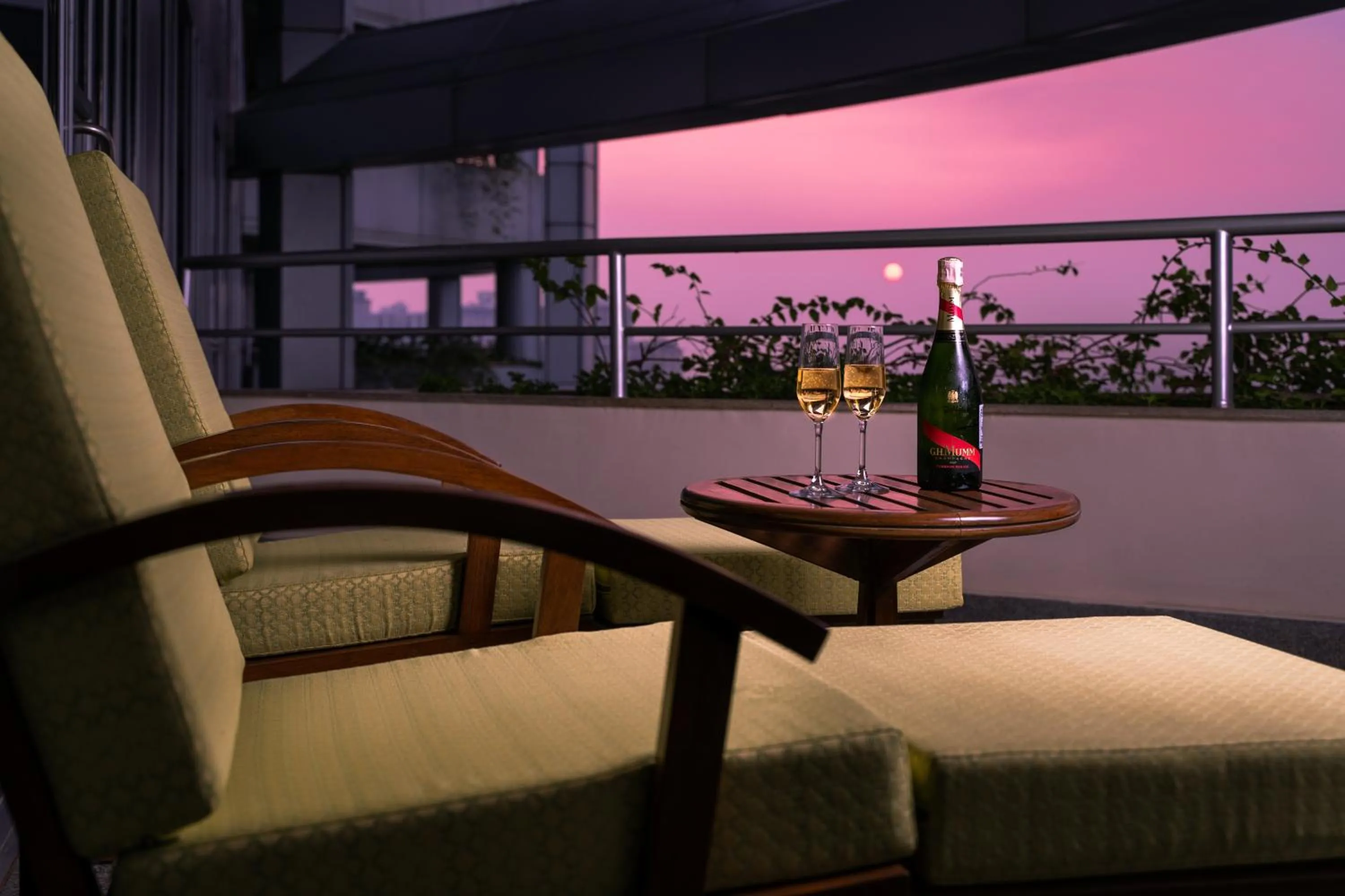 Seating area in Taj Wellington Mews, Mumbai