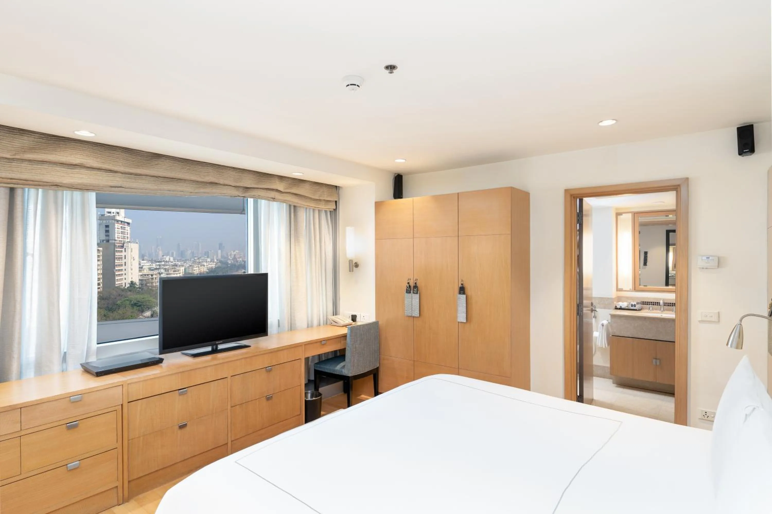 Bedroom, Bed in Taj Wellington Mews, Mumbai