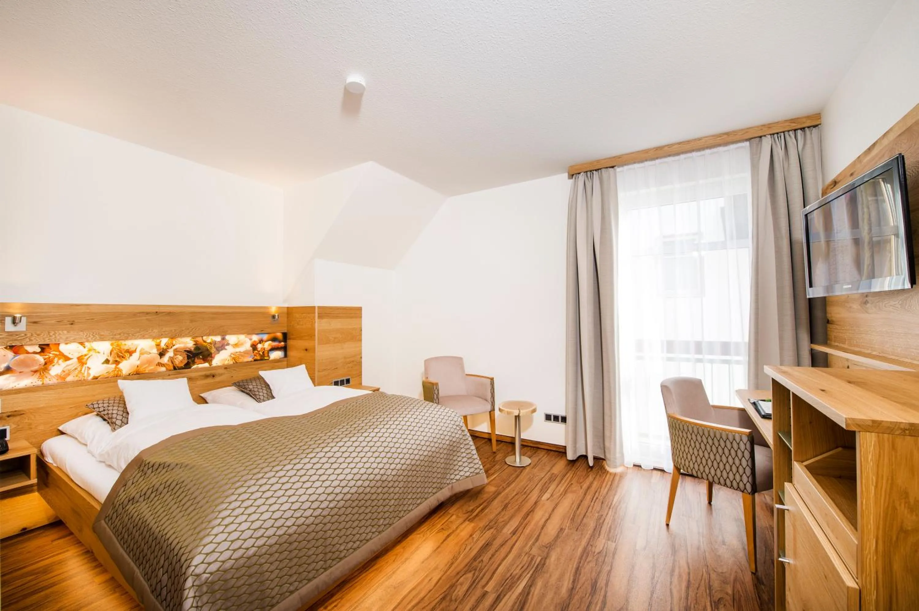 Photo of the whole room, Bed in Landhotel Buller