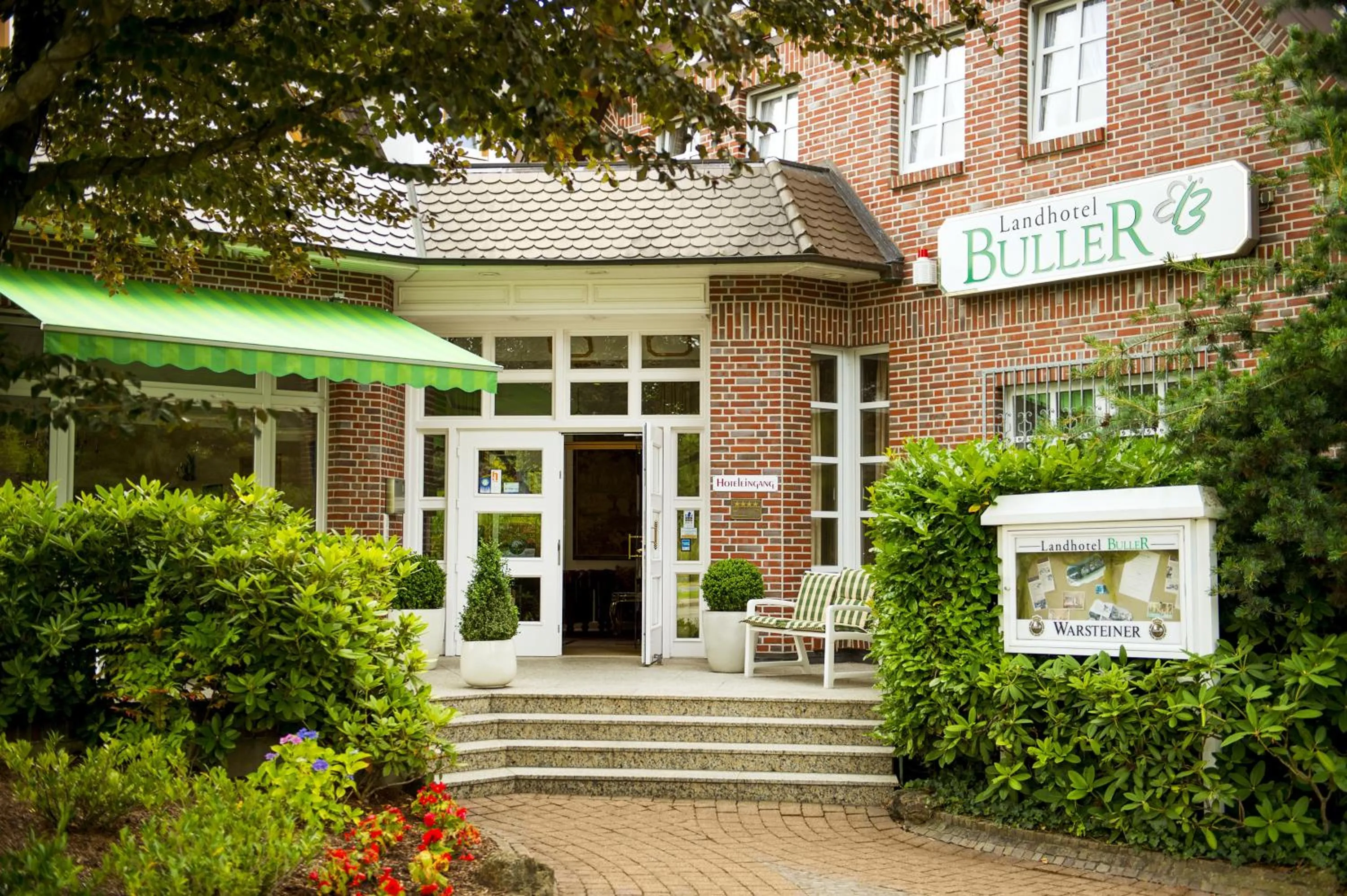 Facade/entrance in Landhotel Buller