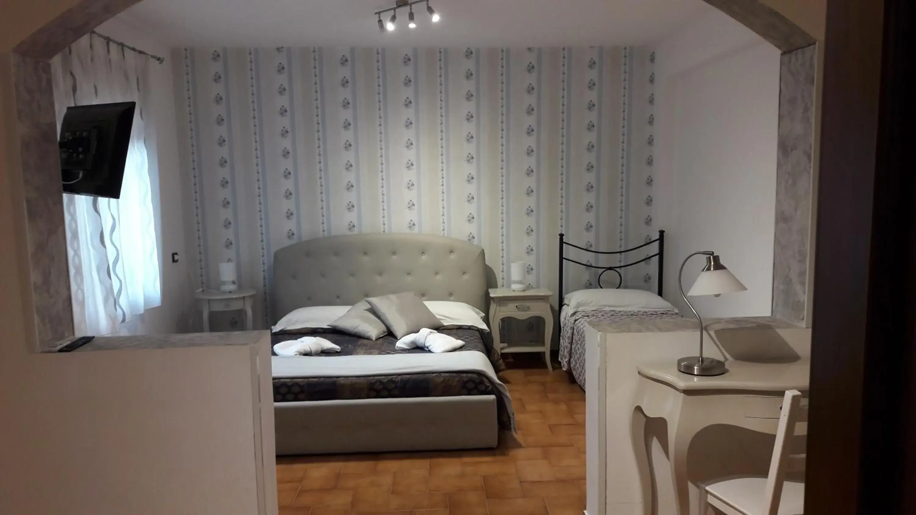 Triple Room with Private Bathroom in Dimoramuri B&B Triple Room with Private Bathroom in Dimoramuri B&B