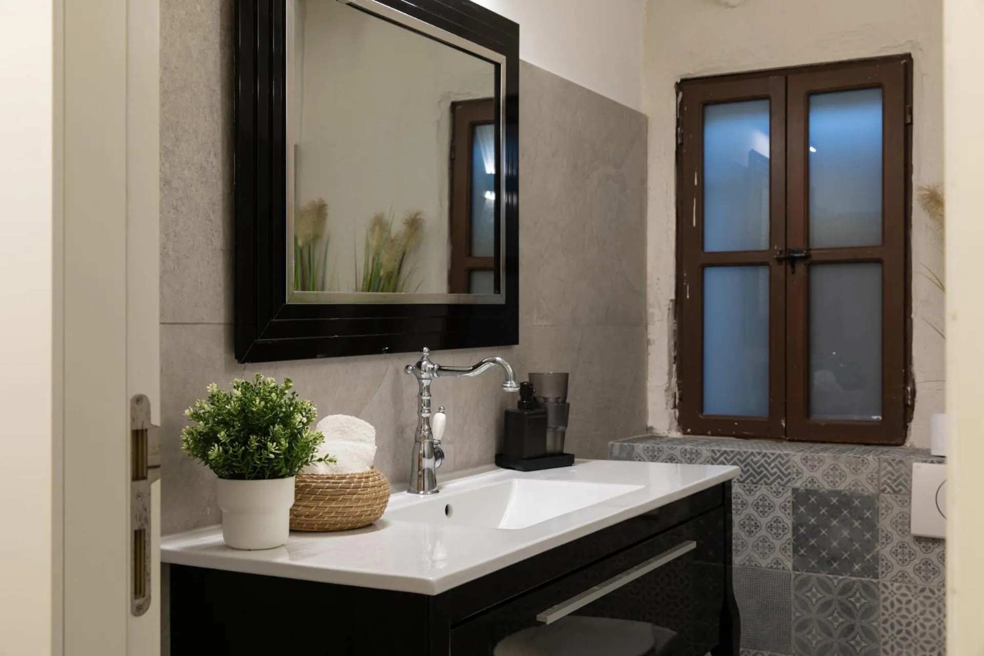 Toilet in Carmel Pearl