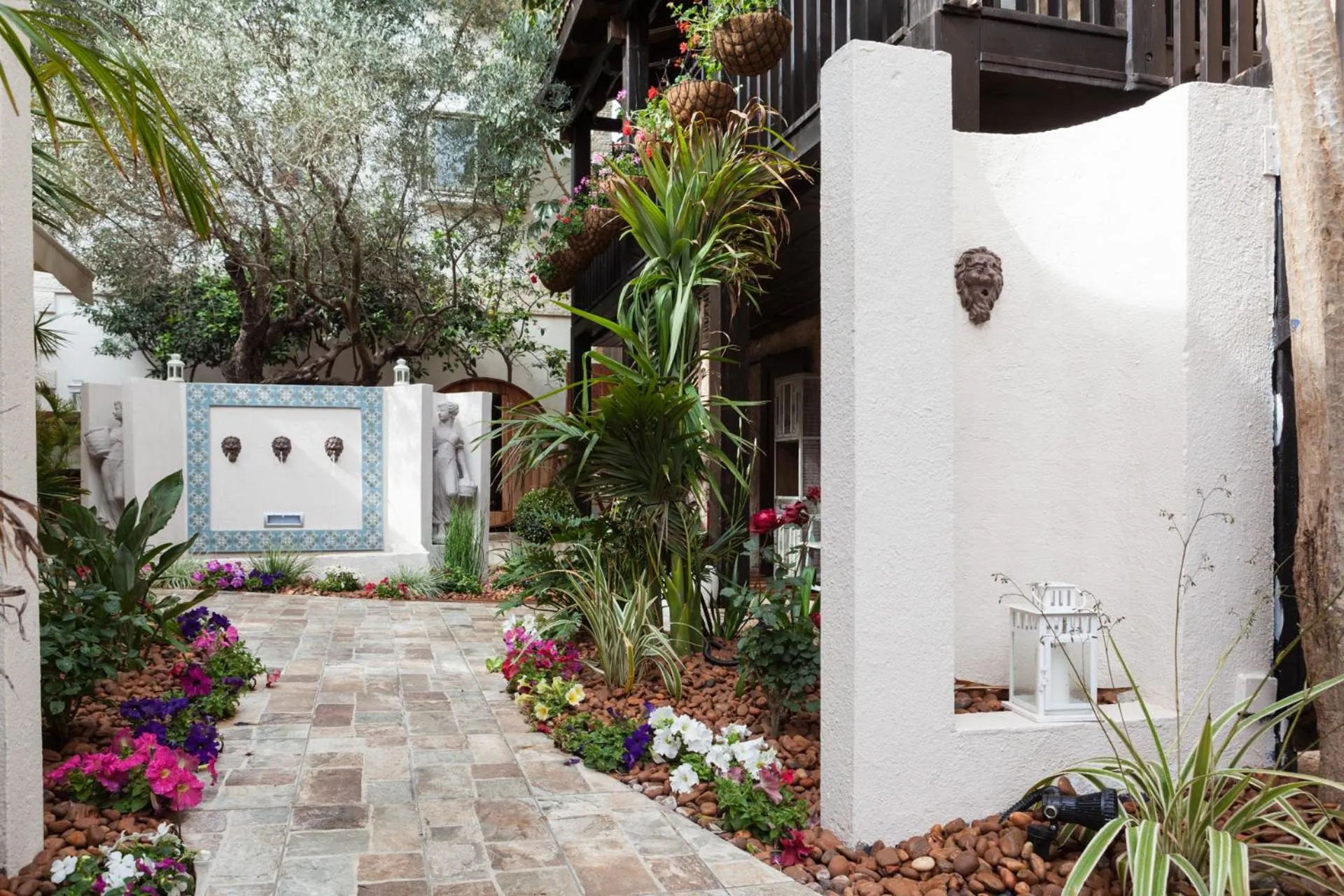 Garden in Carmel Pearl