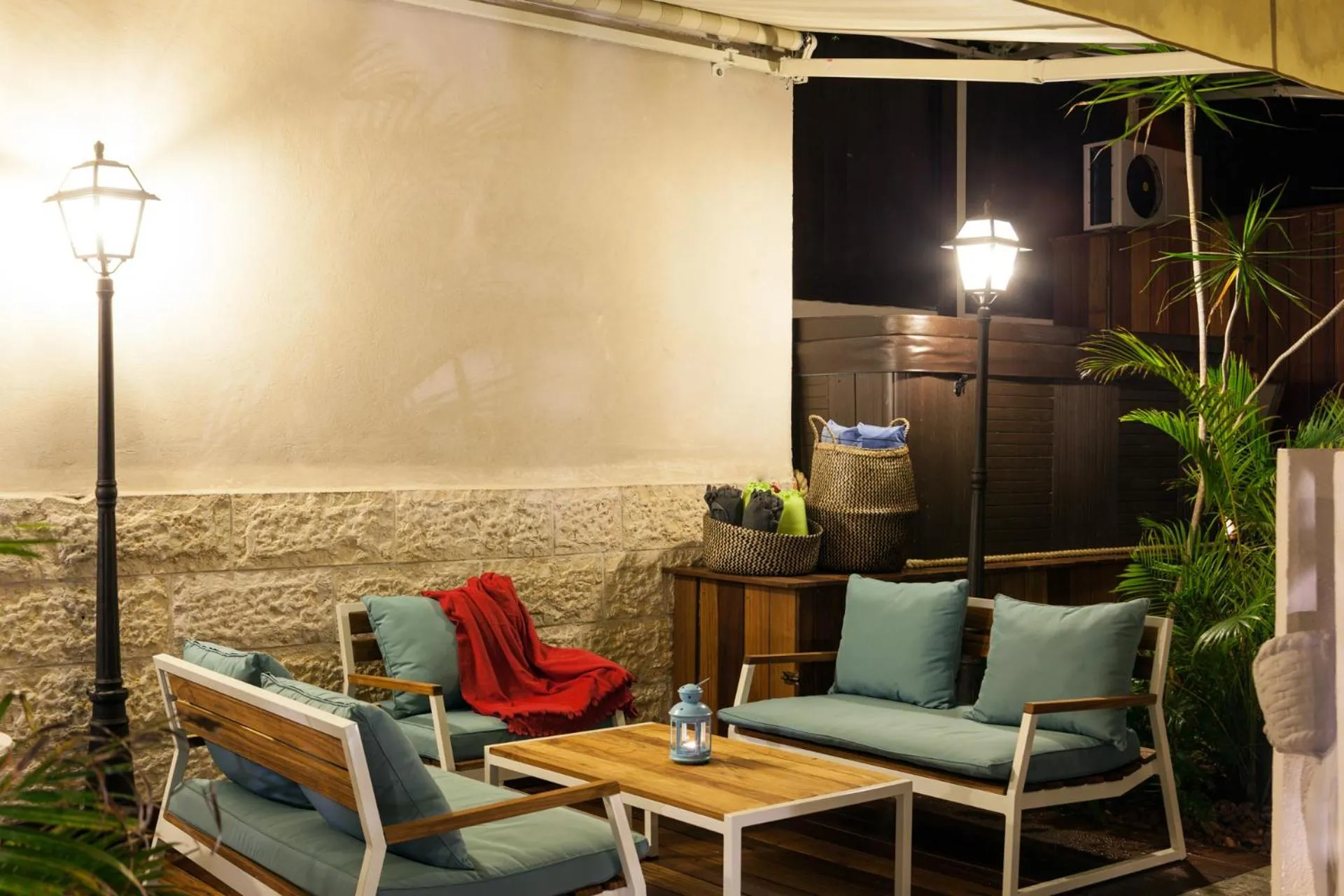 Garden view in Carmel Pearl