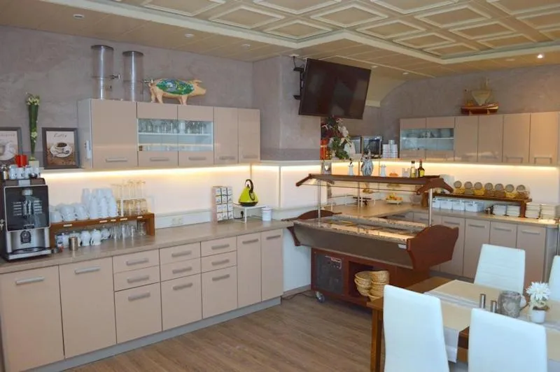 Kitchen or kitchenette in Hotel Herrlichkeit Dornum Janßen