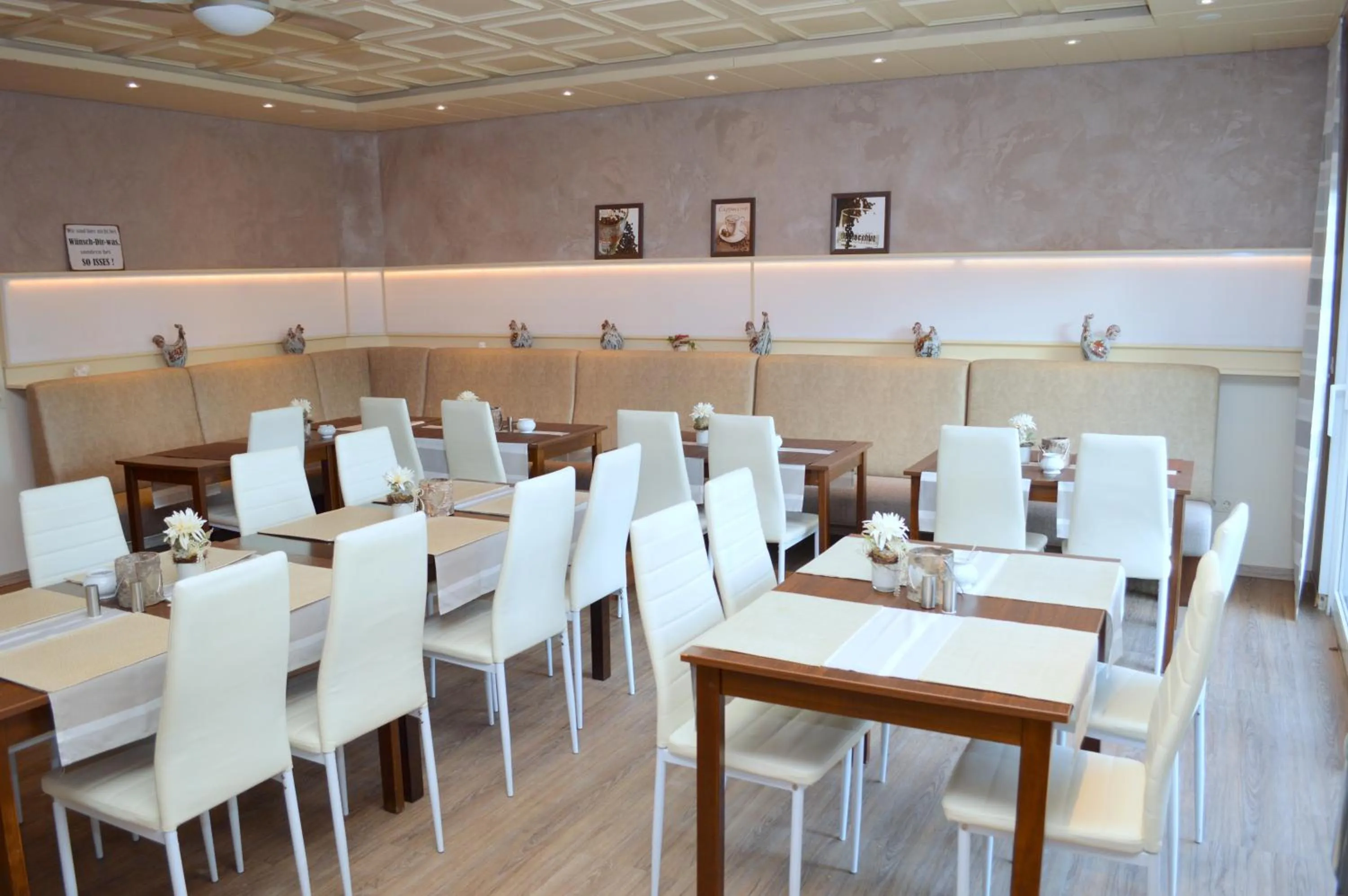 Communal lounge/ TV room in Hotel Herrlichkeit Dornum Janßen