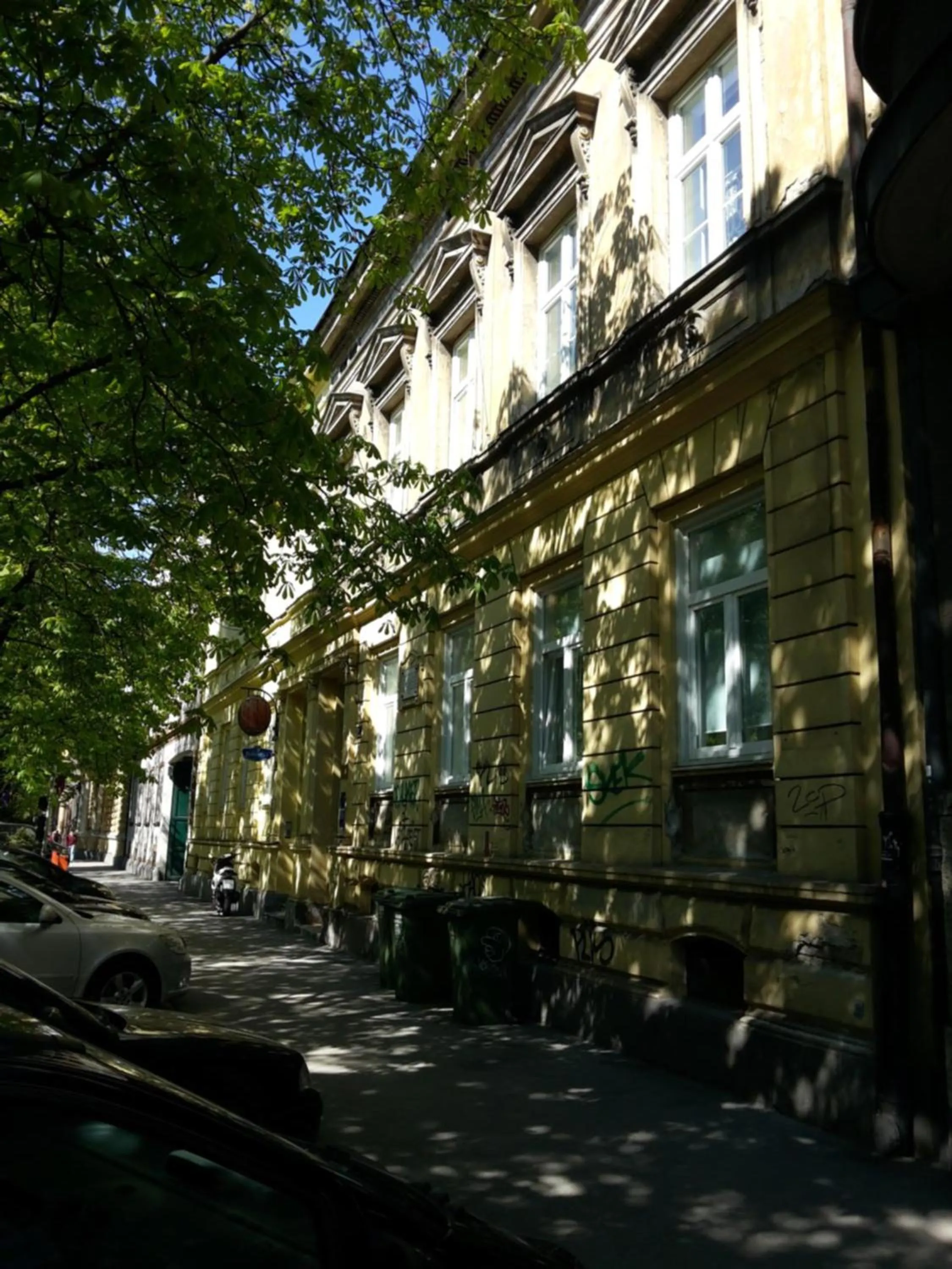 Facade/entrance in Haustor Apartments