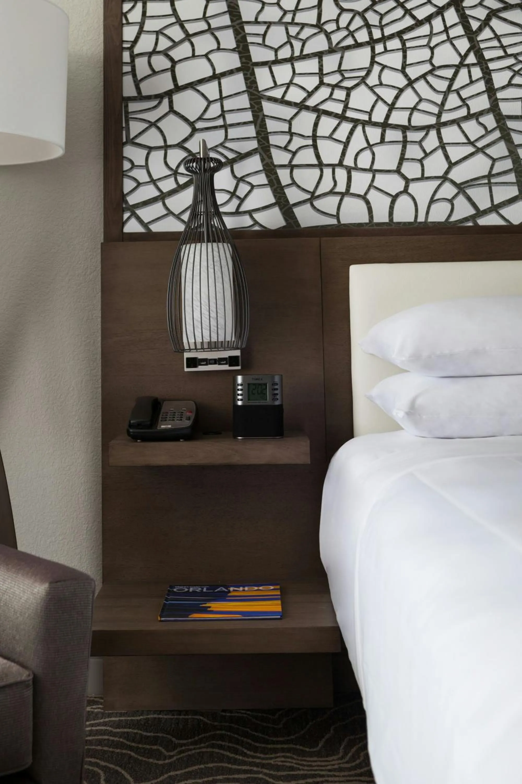 Photo of the whole room, Bed in Marriott Orlando Airport Lakeside