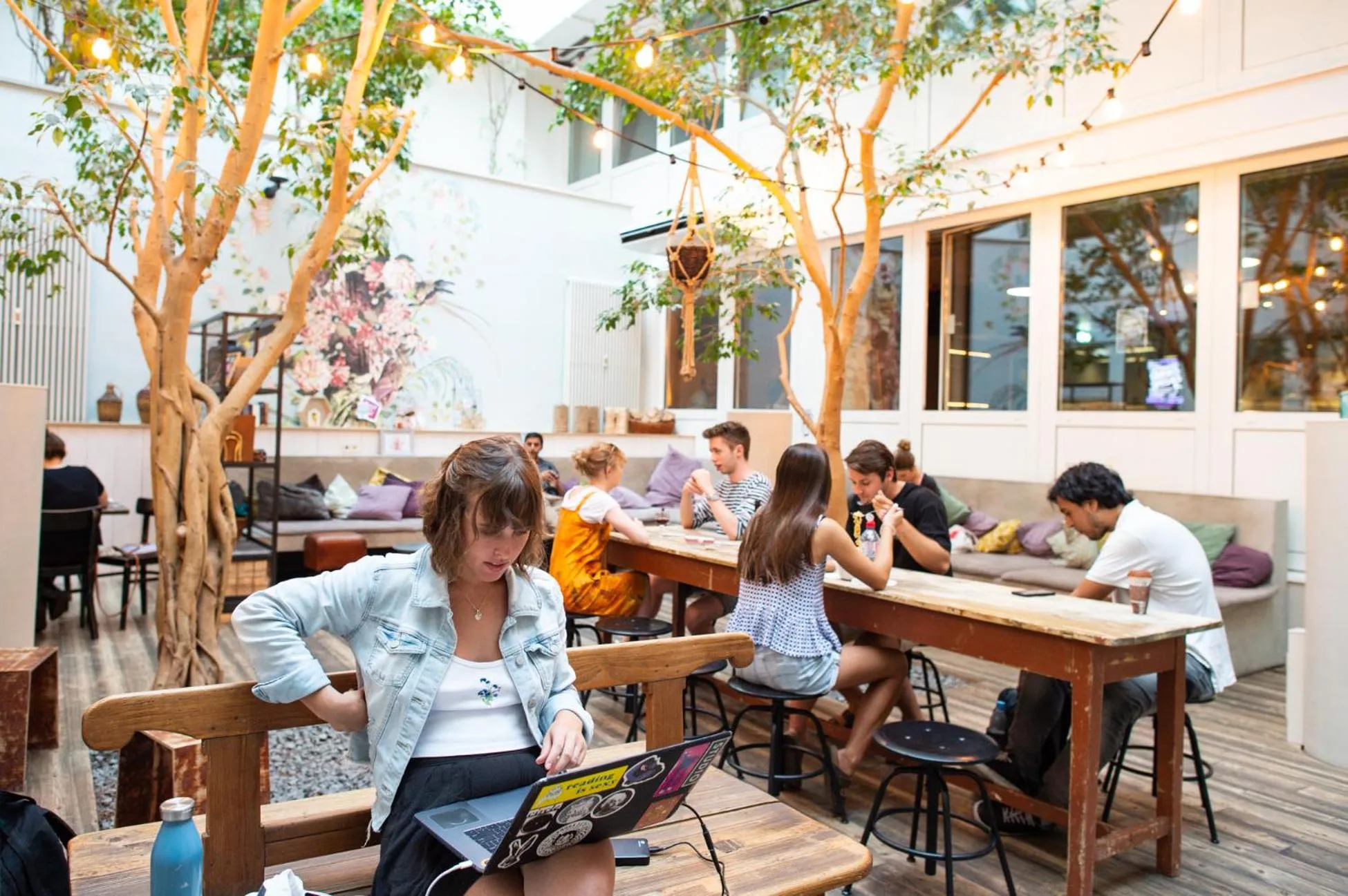 People in Wombat's City Hostel Munich Hauptbahnhof