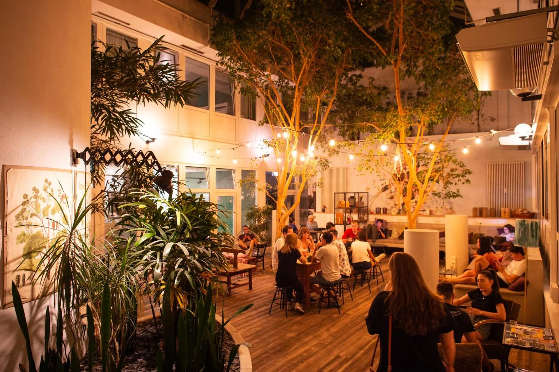 People in Wombat's City Hostel Munich Hauptbahnhof