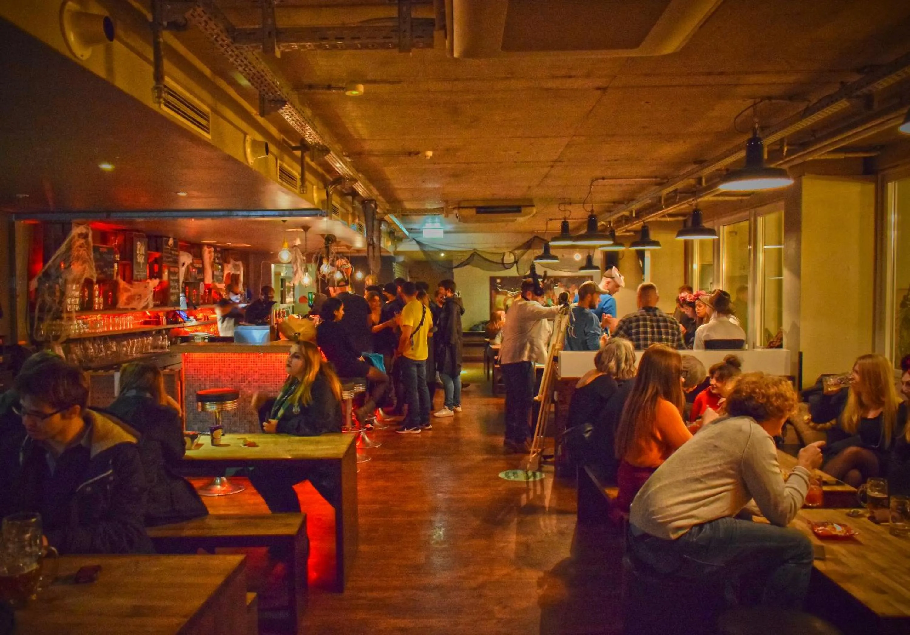 People in Wombat's City Hostel Munich Hauptbahnhof