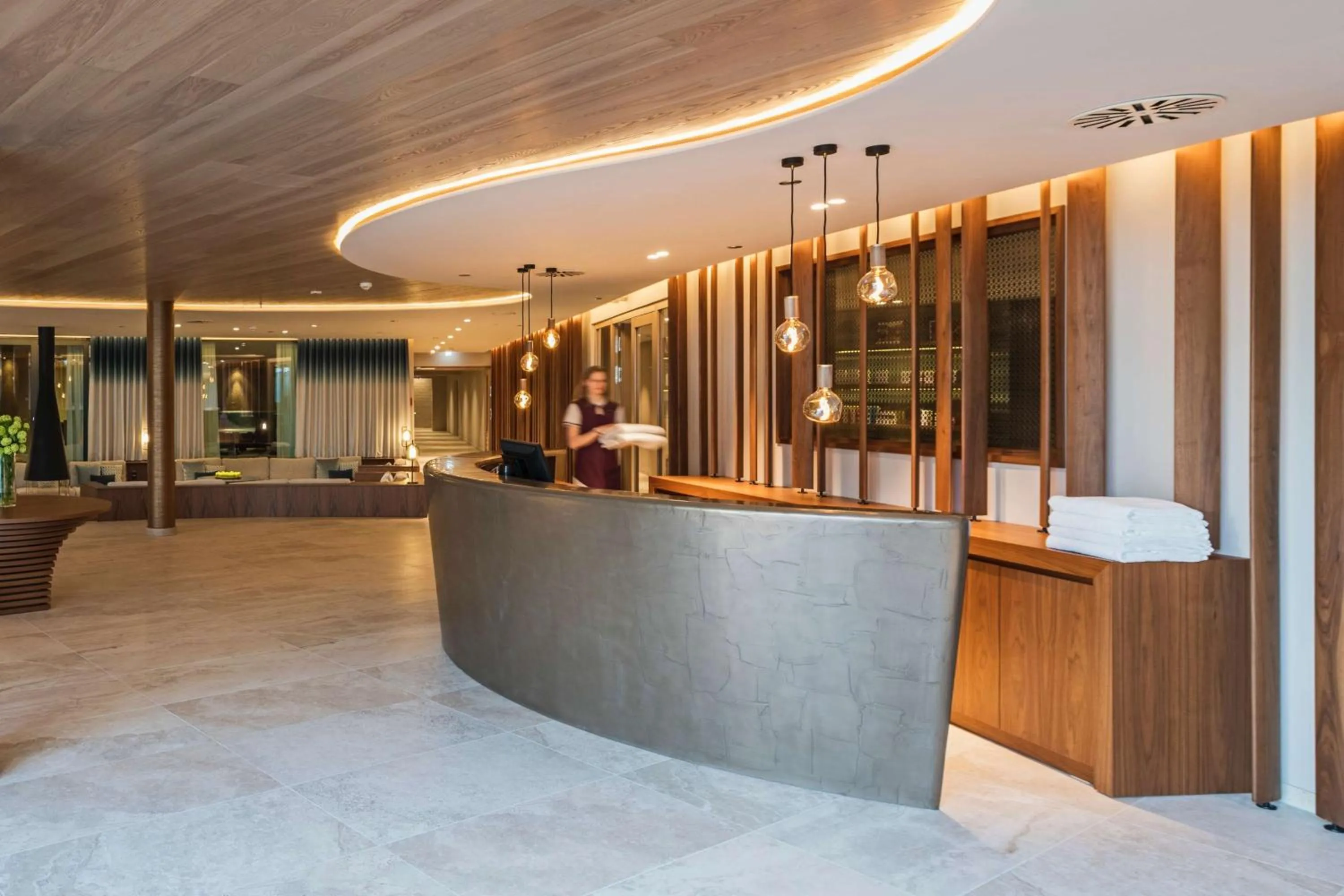 Lobby or reception in Infinity Hotel & Conference Resort Munich